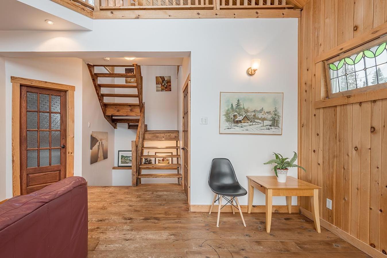 Rustic Waterfront Chalet Panoramic View and Spa
