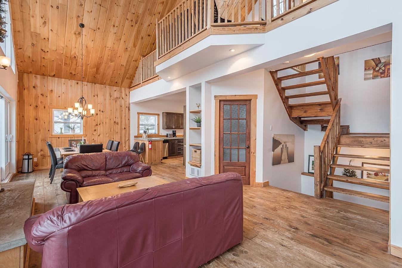Rustic Waterfront Chalet Panoramic View and Spa