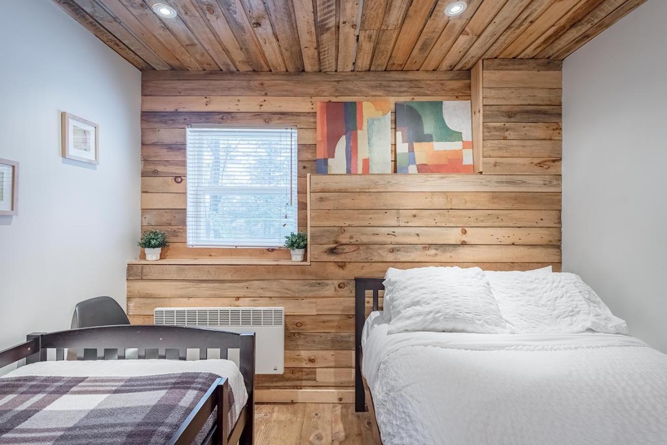 Rustic Waterfront Chalet Panoramic View and Spa
