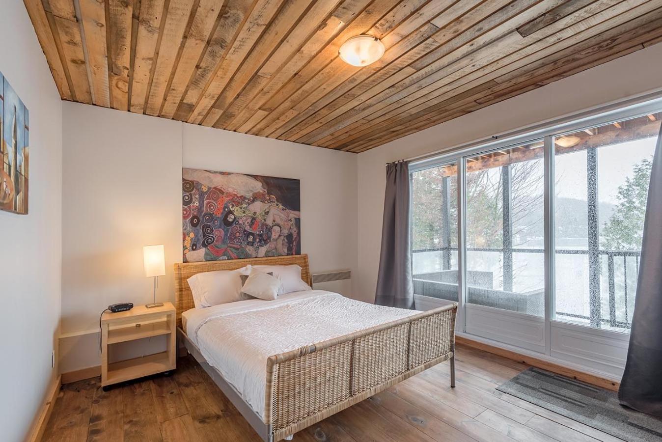 Rustic Waterfront Chalet Panoramic View and Spa