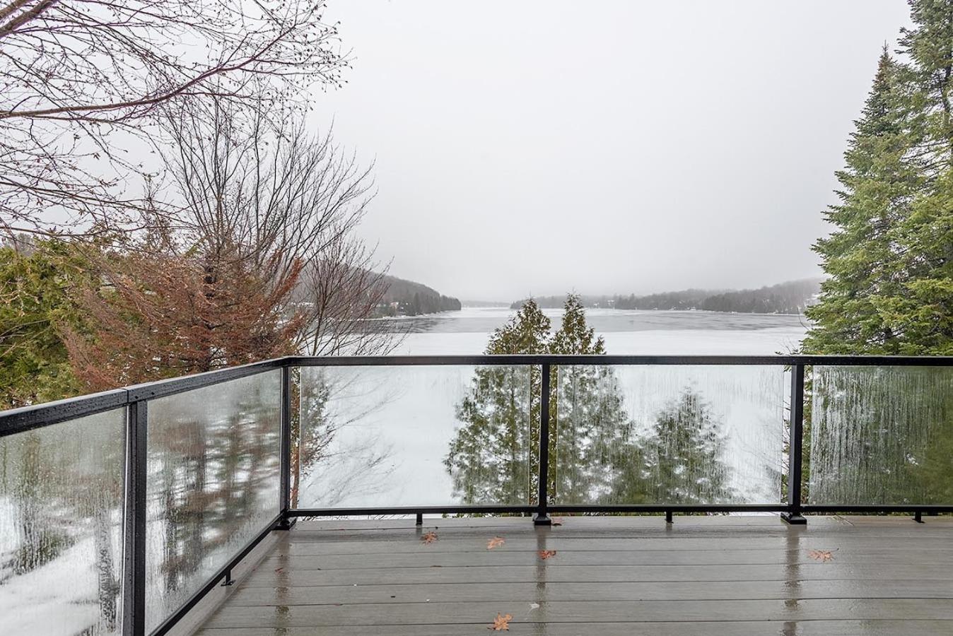 Rustic Waterfront Chalet Panoramic View and Spa