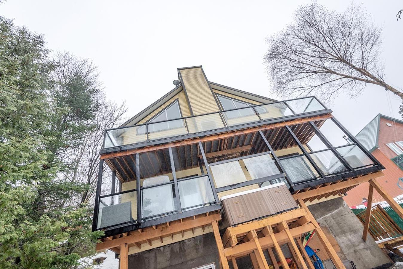 Rustic Waterfront Chalet Panoramic View and Spa