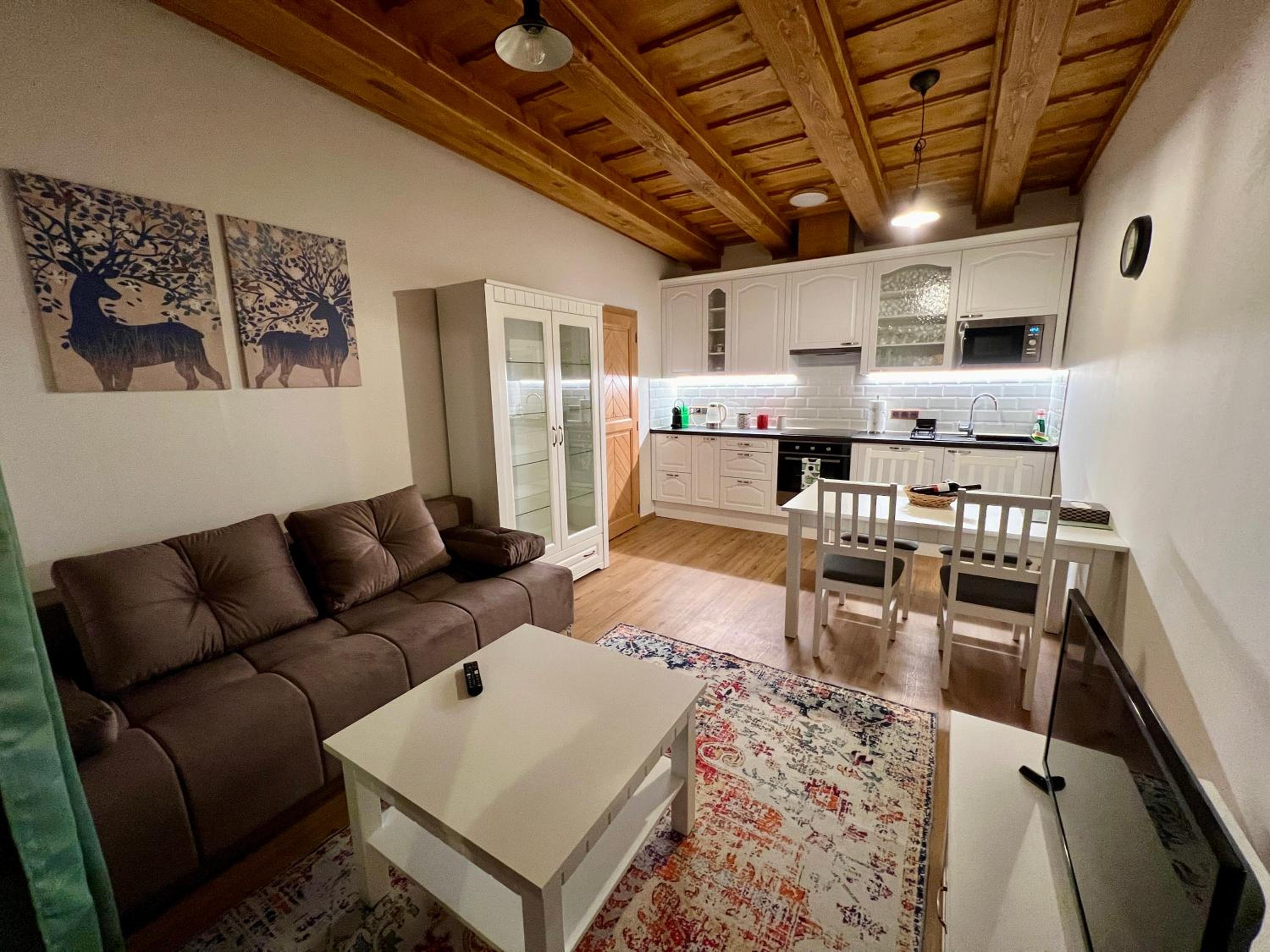 Apartmán 8, Jezerné