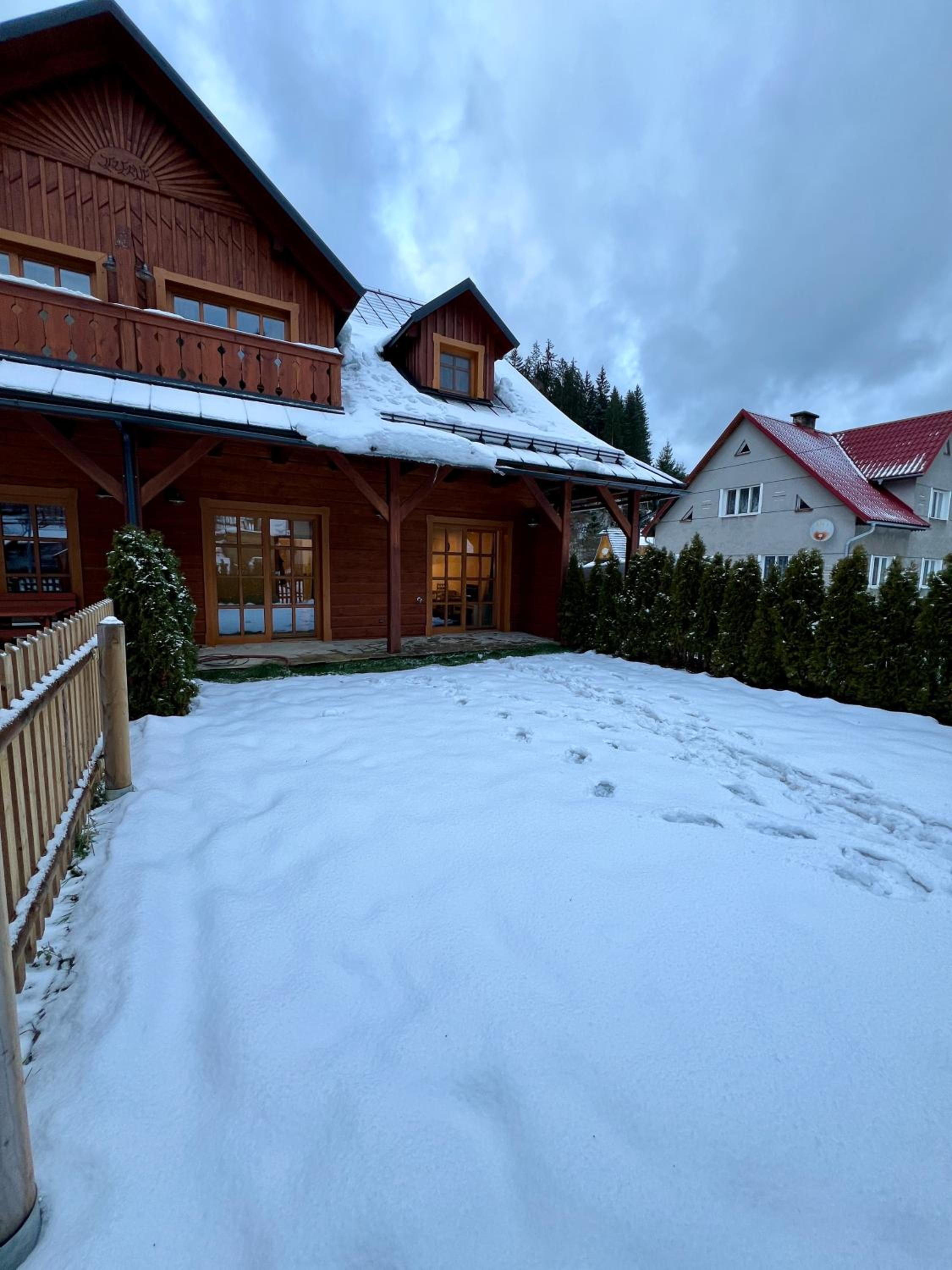 Apartmán 8, Jezerné