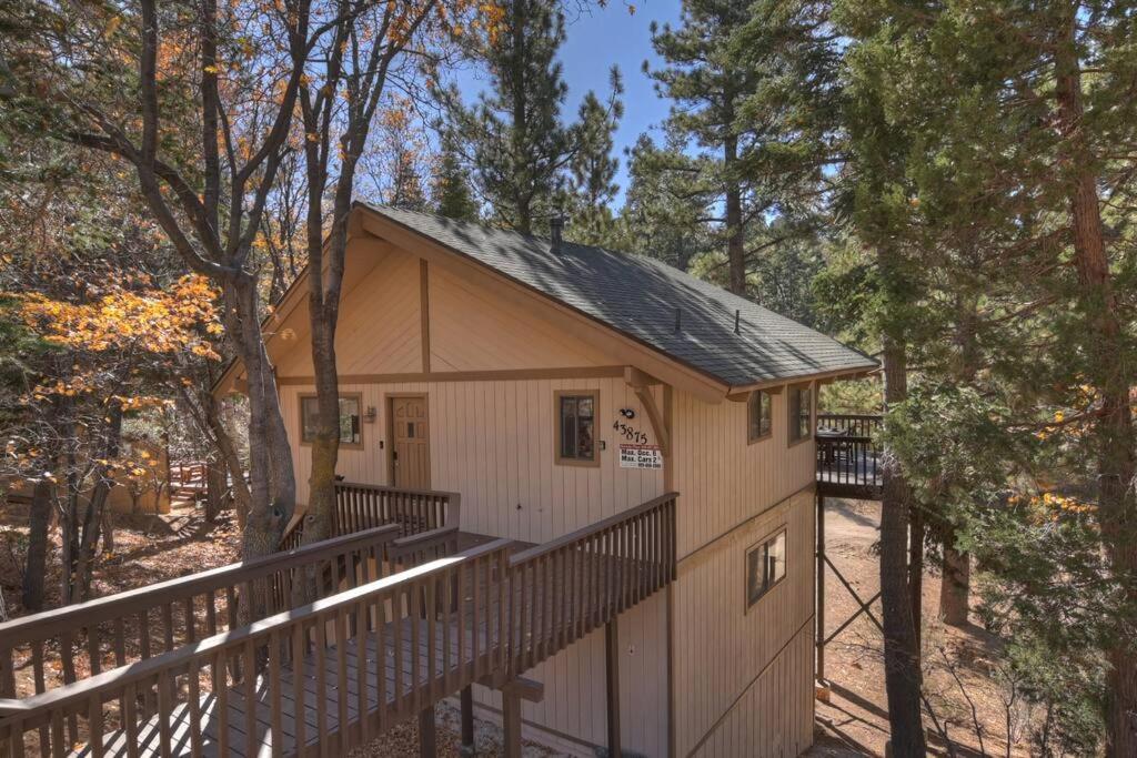 Everwood Serenity Treehouse onTrail head/Sledding