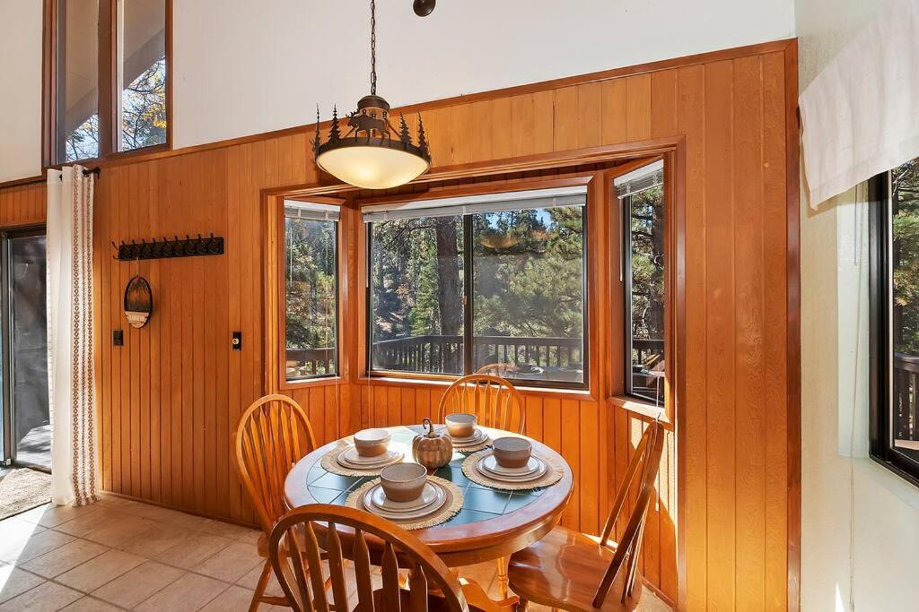 Everwood Serenity Treehouse onTrail head/Sledding