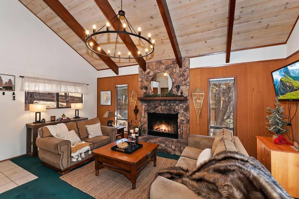 Everwood Serenity Treehouse onTrail head/Sledding