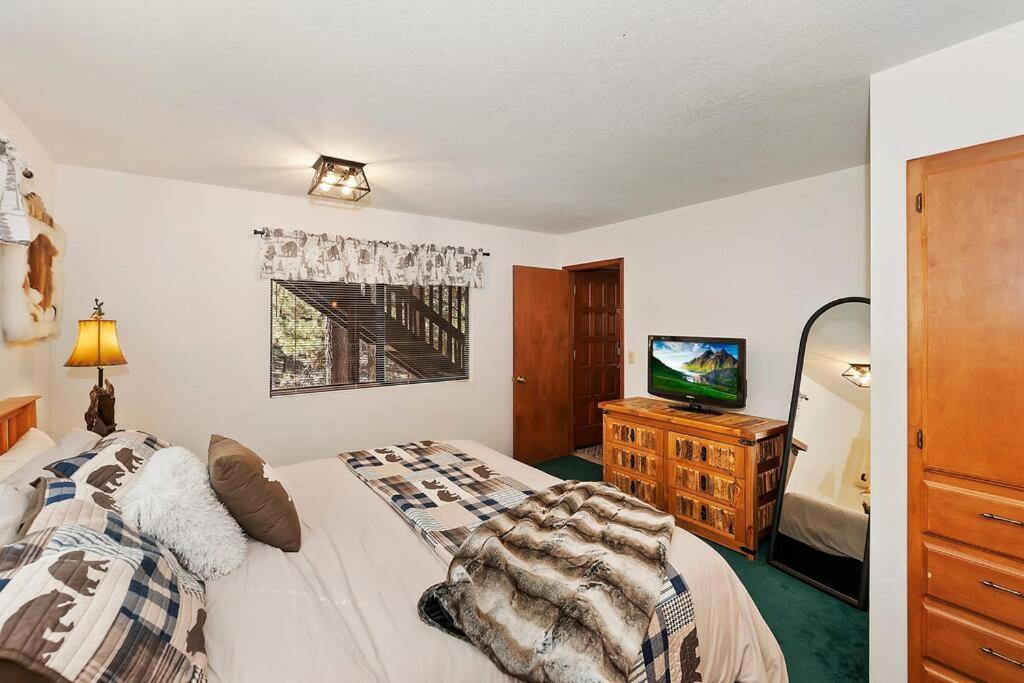 Everwood Serenity Treehouse onTrail head/Sledding