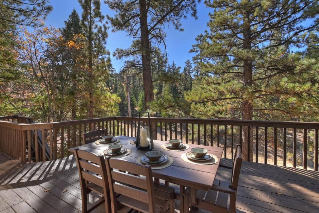 Everwood Serenity Treehouse onTrail head/Sledding