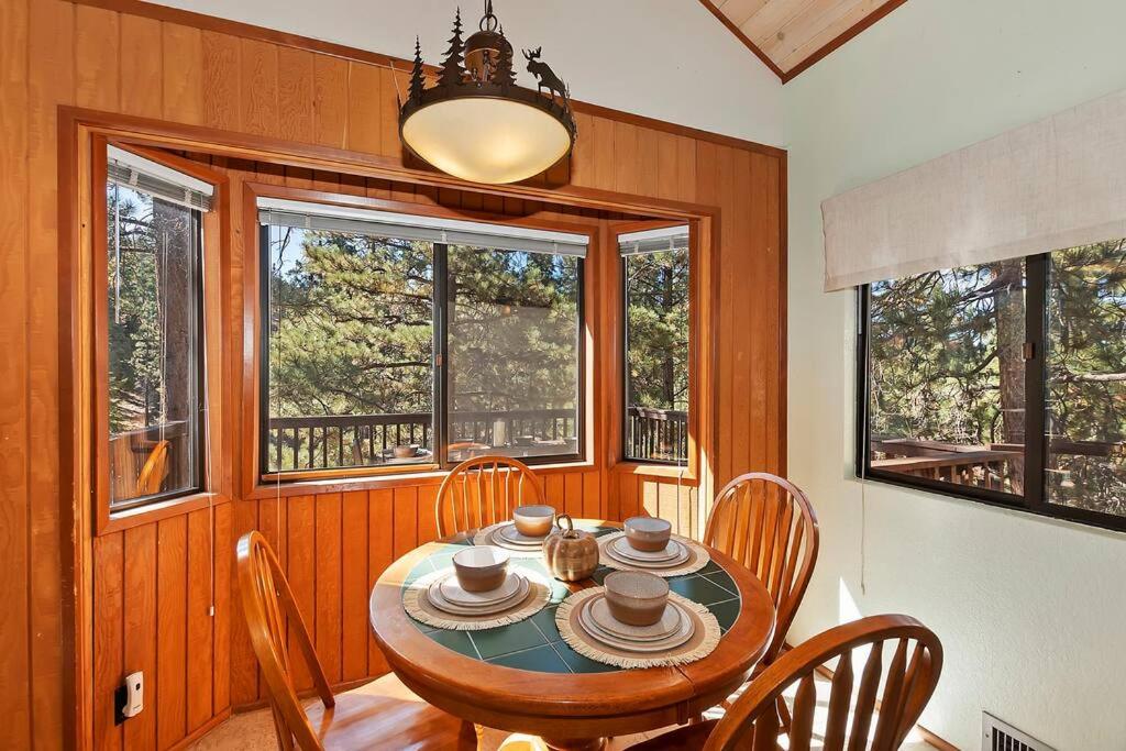 Everwood Serenity Treehouse onTrail head/Sledding