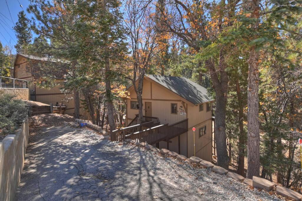 Everwood Serenity Treehouse onTrail head/Sledding