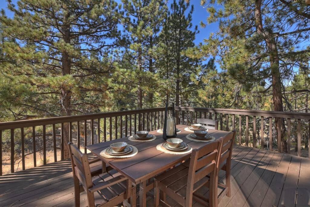 Everwood Serenity Treehouse onTrail head/Sledding