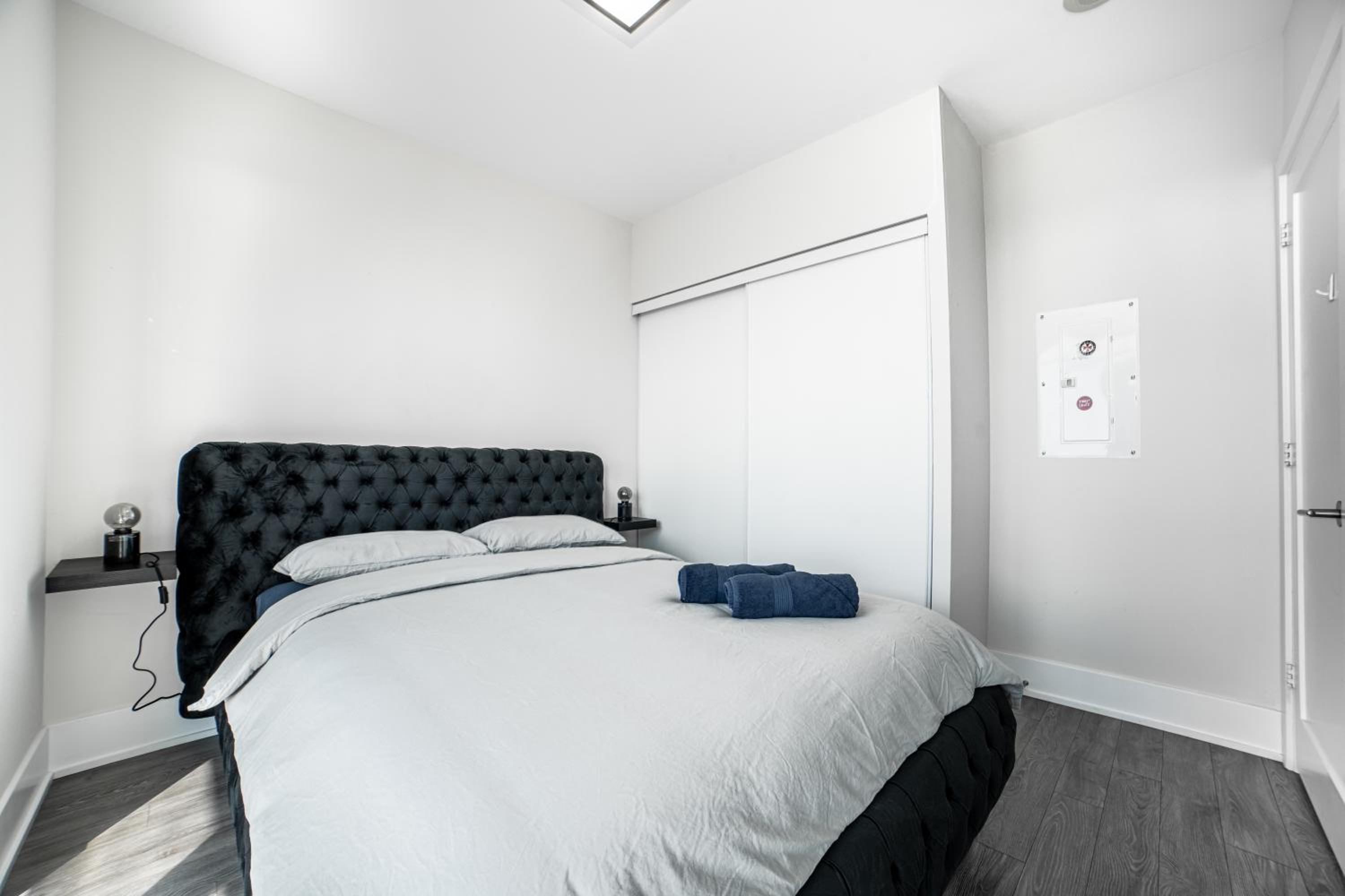 Luxury Condo w/Mesmerizing Sunset Views & FREE Parking