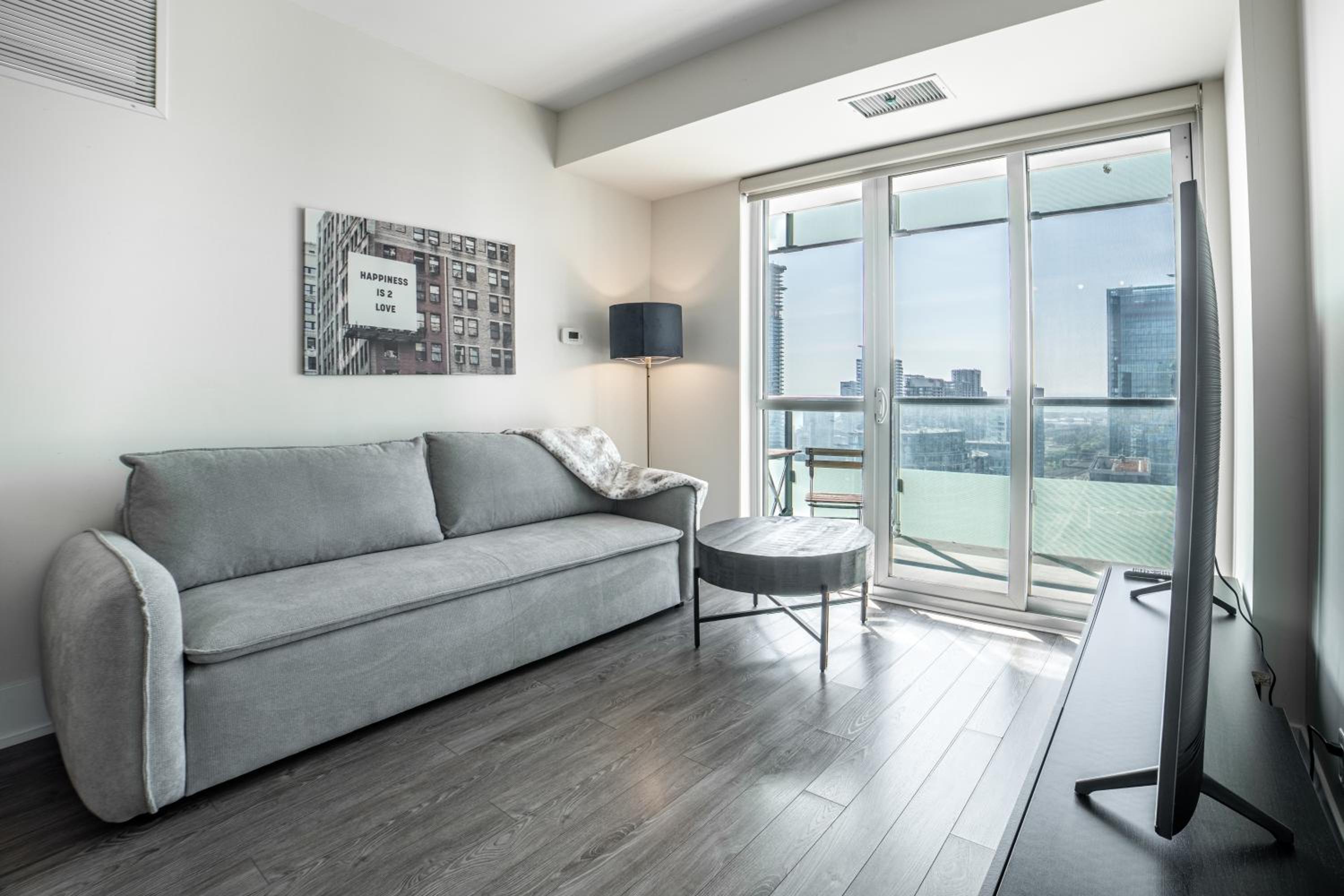 Luxury Condo w/Mesmerizing Sunset Views & FREE Parking