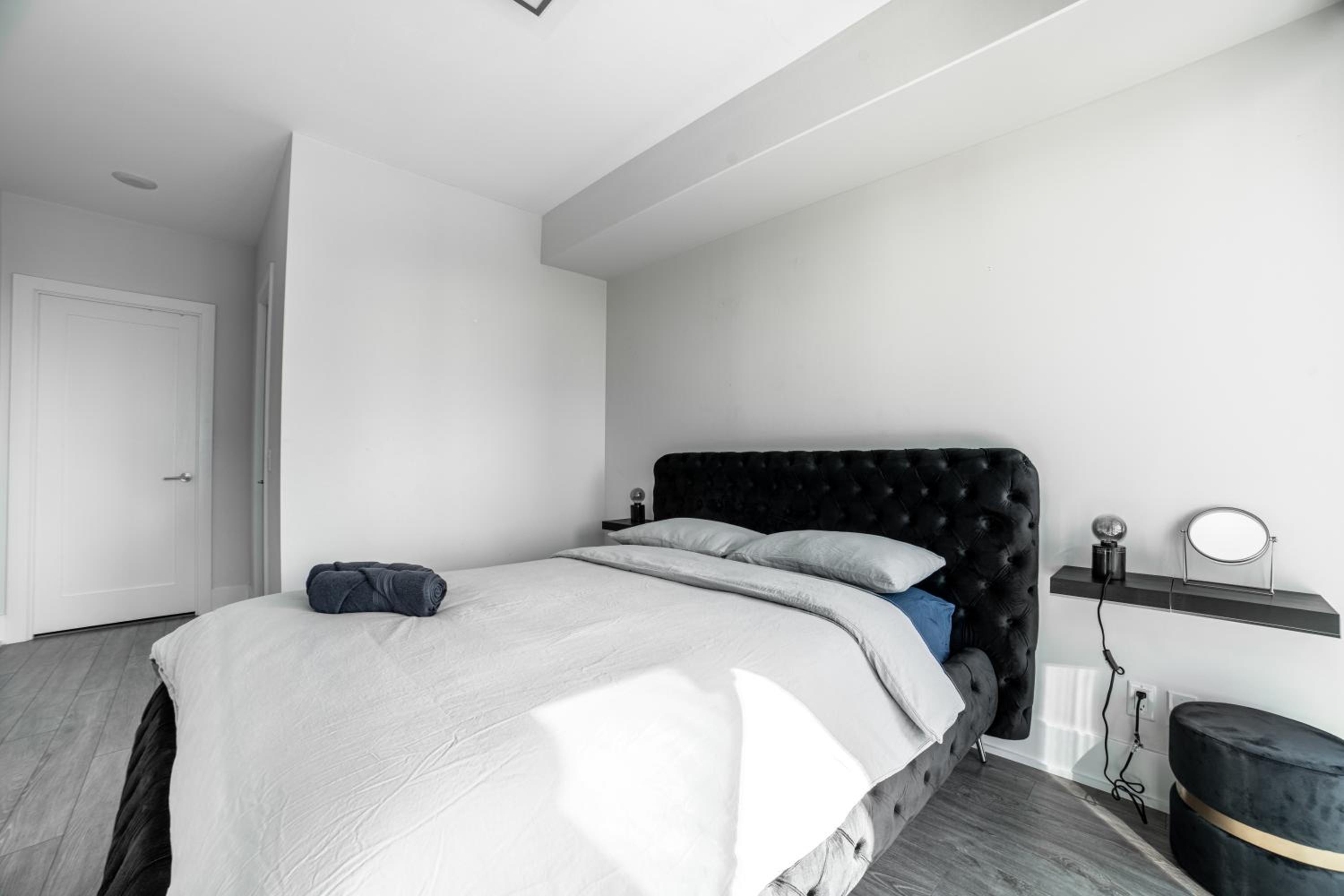 Luxury Condo w/Mesmerizing Sunset Views & FREE Parking