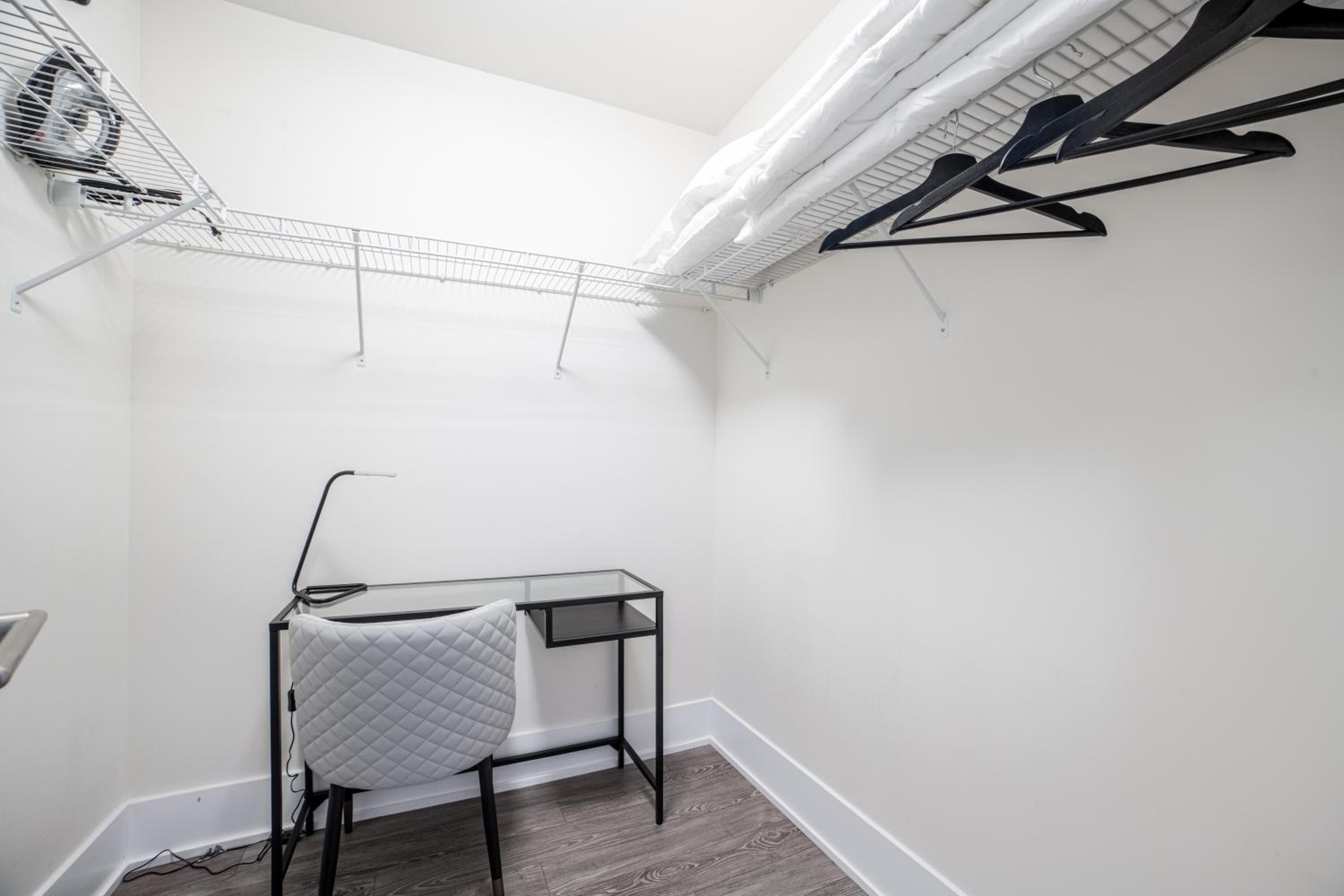 Luxury Condo w/Mesmerizing Sunset Views & FREE Parking