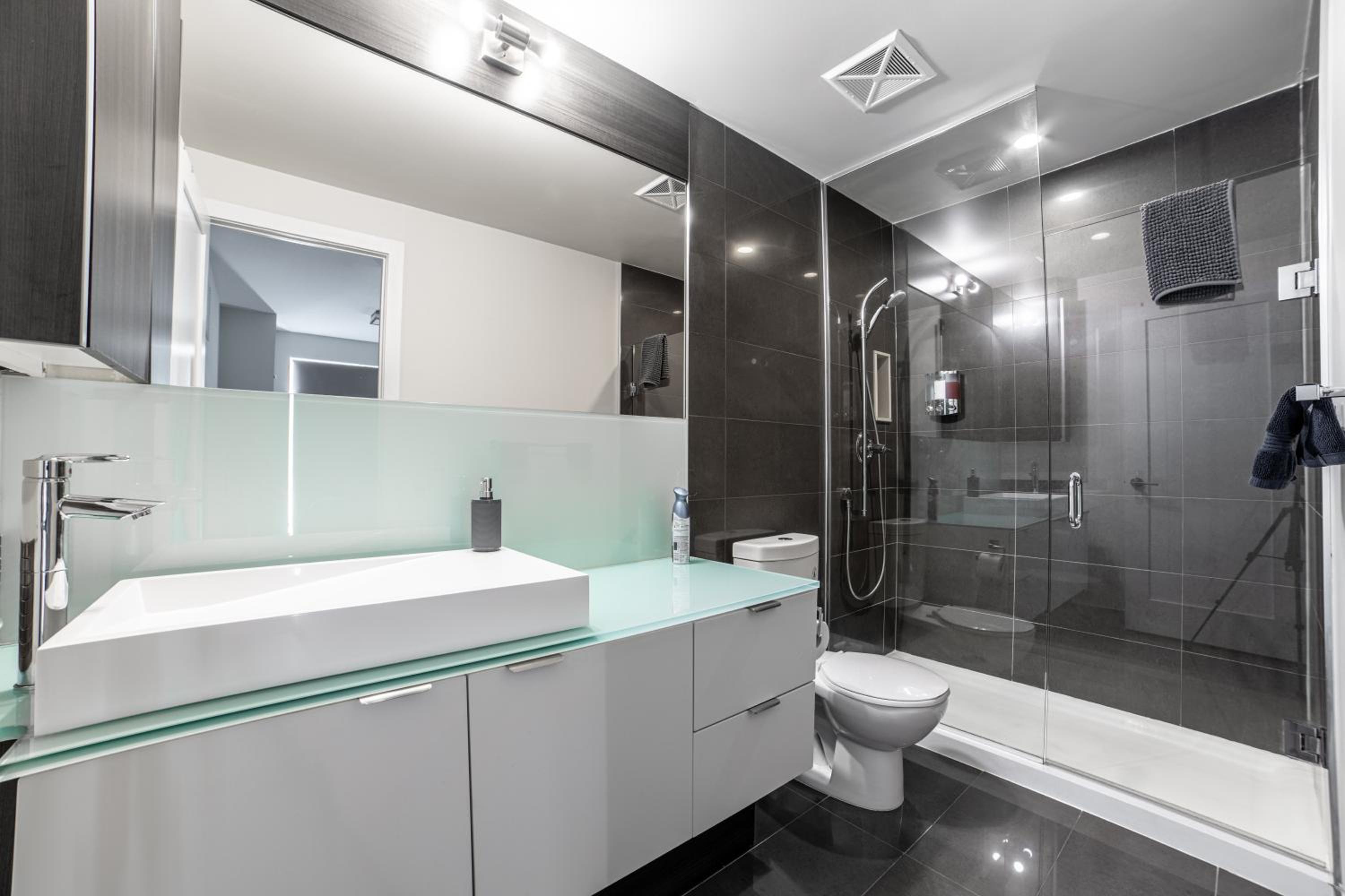 Luxury Condo w/Mesmerizing Sunset Views & FREE Parking