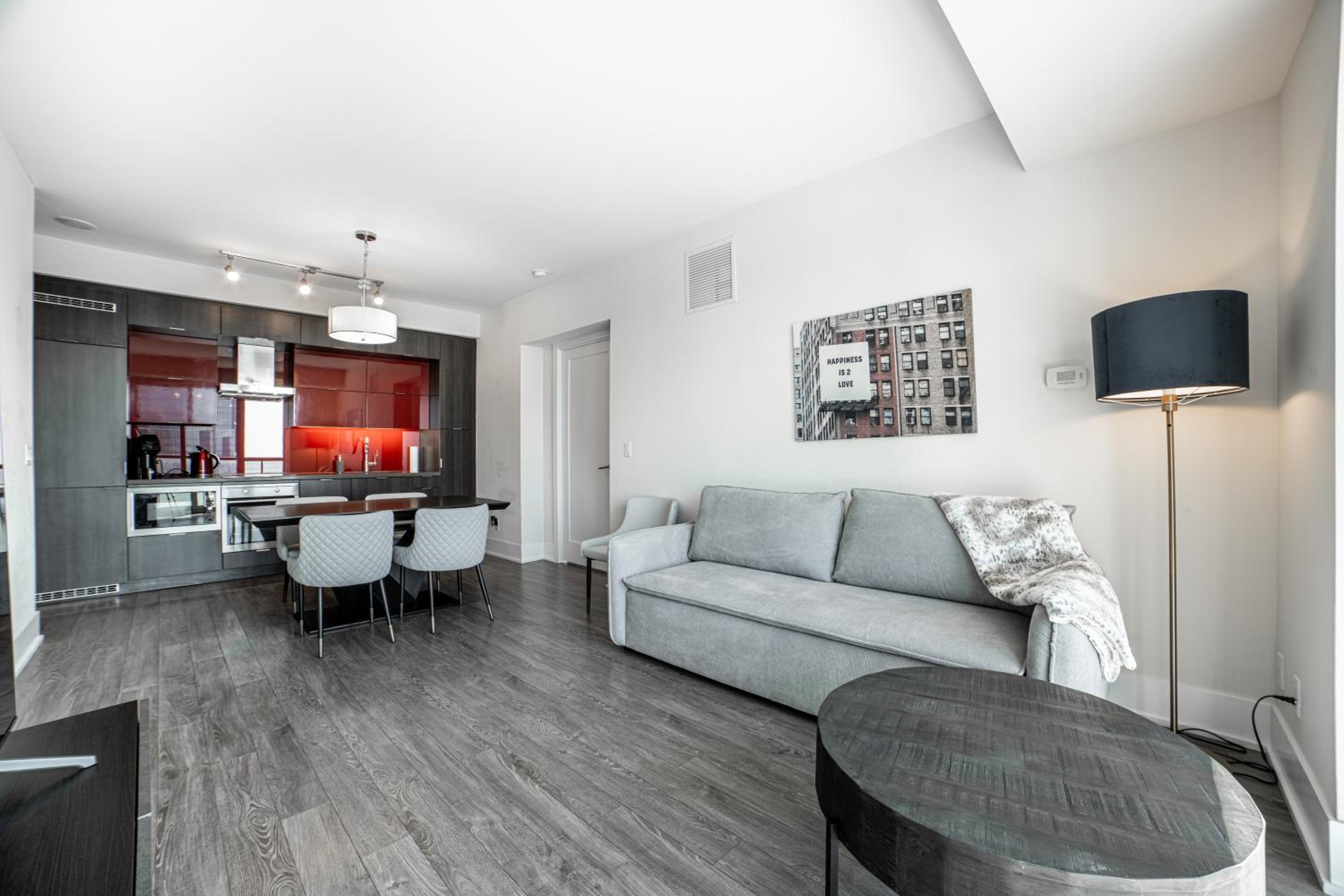 Luxury Condo w/Mesmerizing Sunset Views & FREE Parking