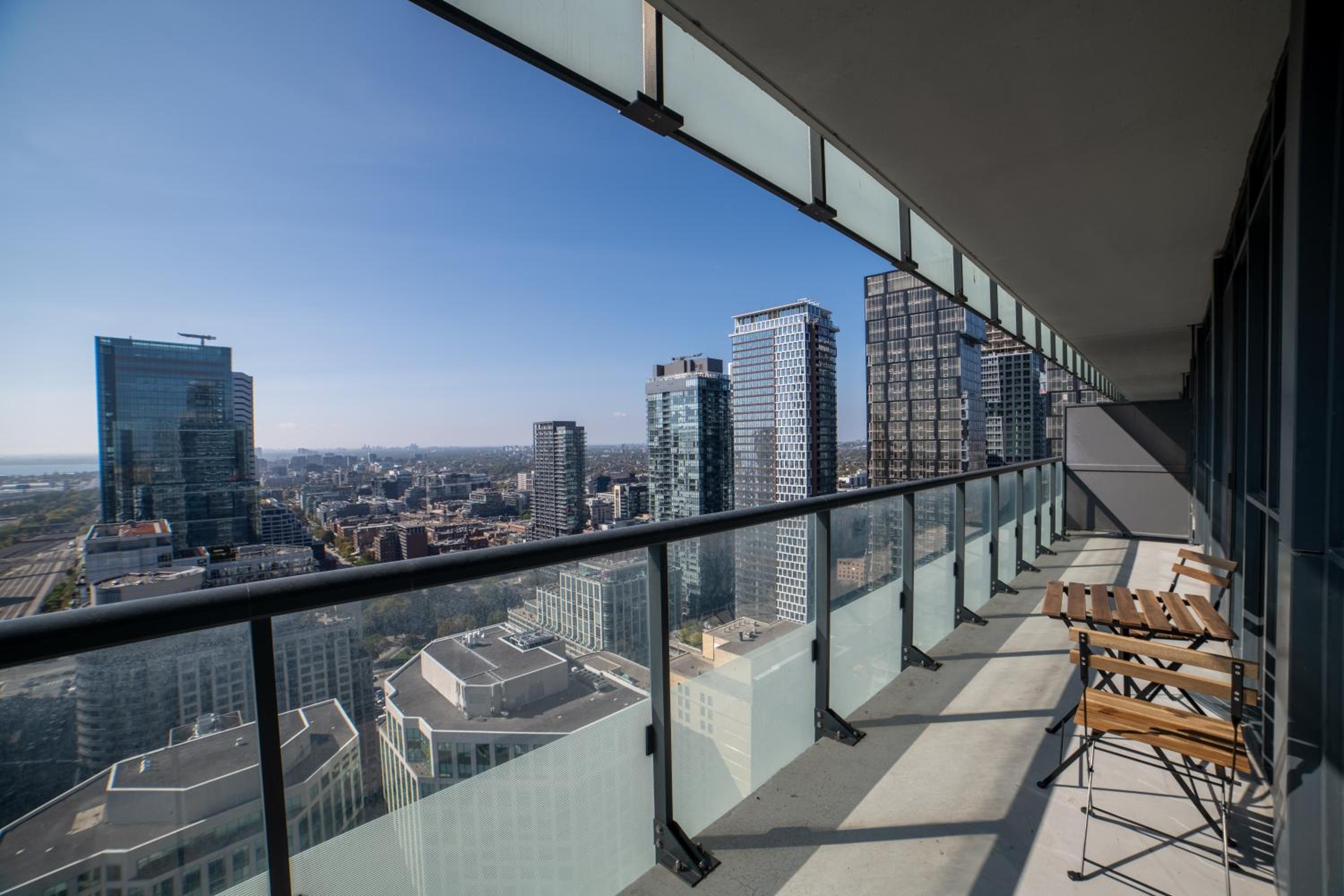 Luxury Condo w/Mesmerizing Sunset Views & FREE Parking