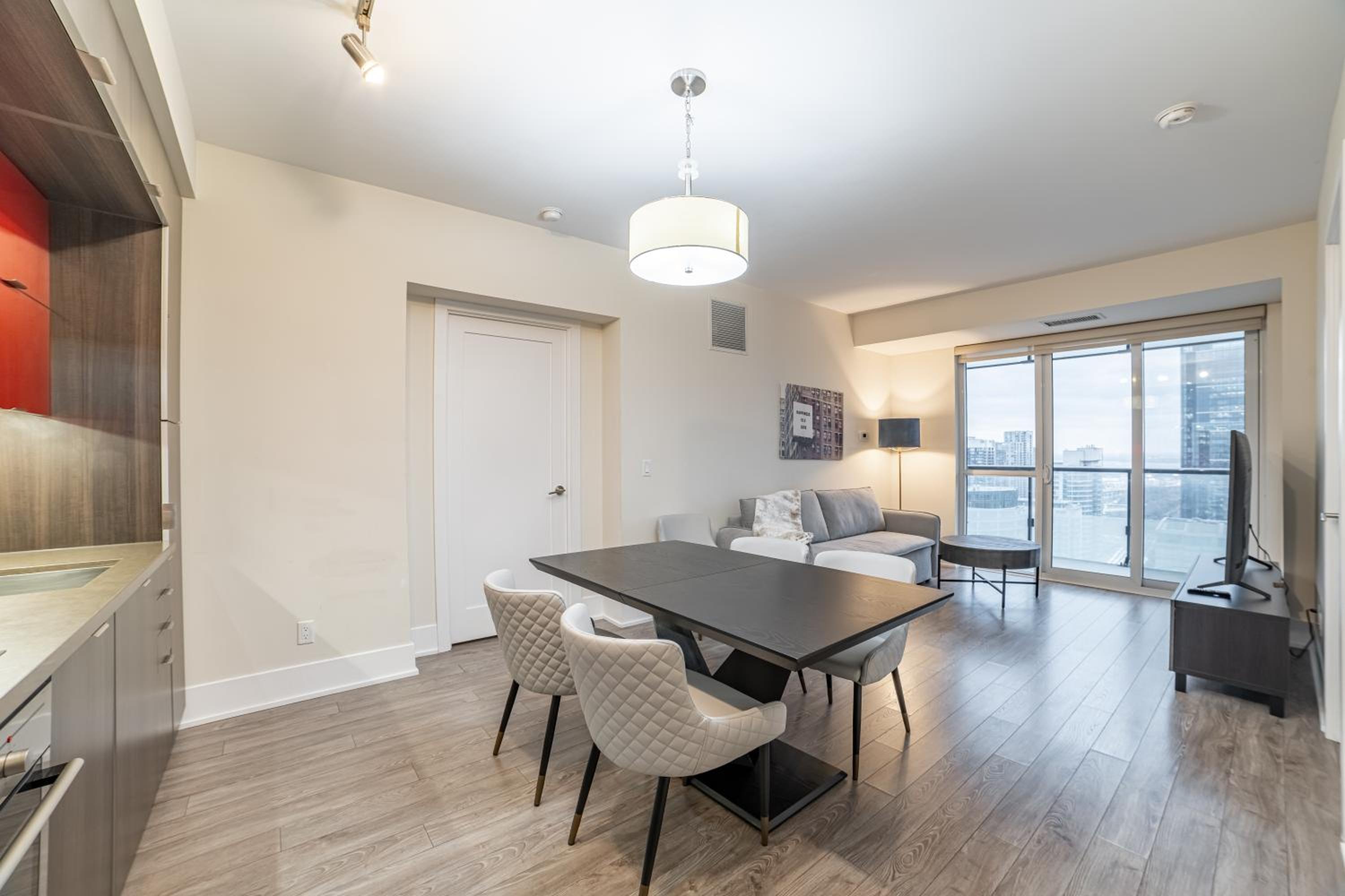 Luxury Condo w/Mesmerizing Sunset Views & FREE Parking