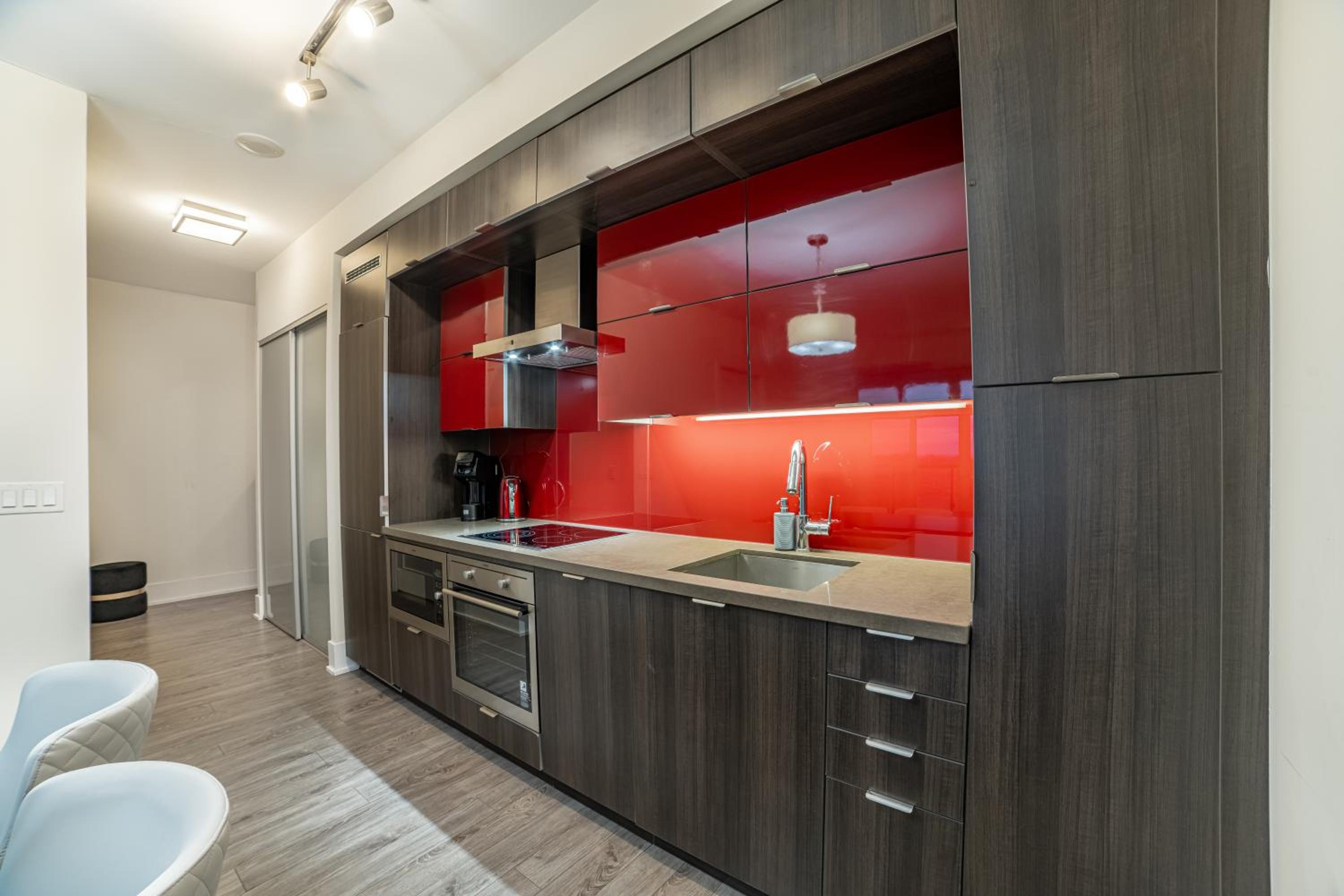 Luxury Condo w/Mesmerizing Sunset Views & FREE Parking