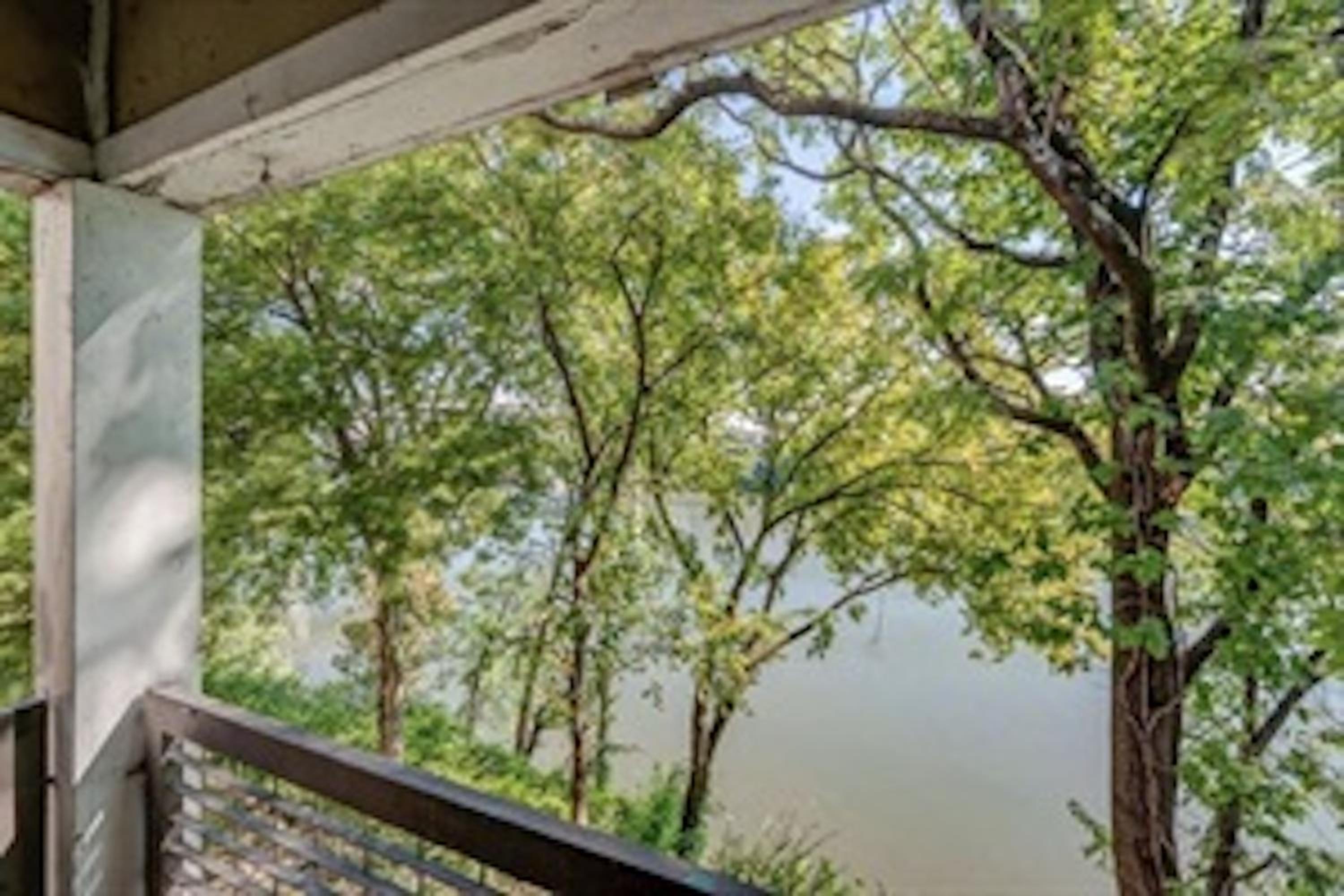 Photograph supplied for Beautiful Downtown Nashville Condo By the River-1012