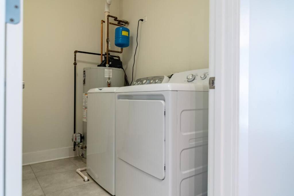 Stylish Cozy 3BR 420 Friendly Apartment with Gym Near McCormick Place, Grant Park and Soldier Field photo 3