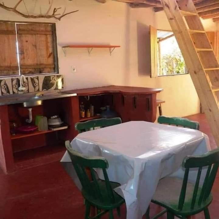 Casa Arco-íris pertinho da represa no litoral de Serra Grande