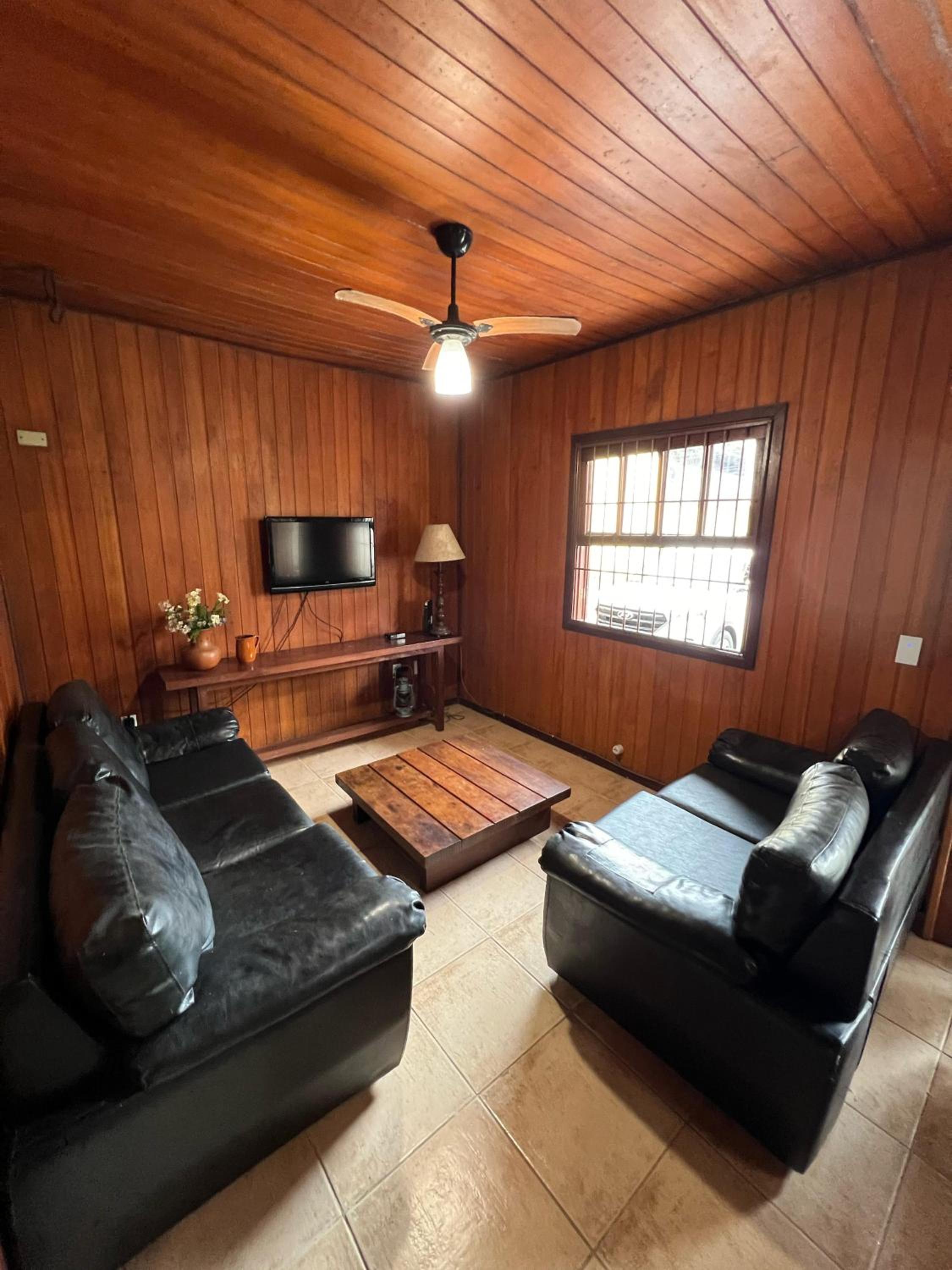 Casa a 250M da praia das Toninhas