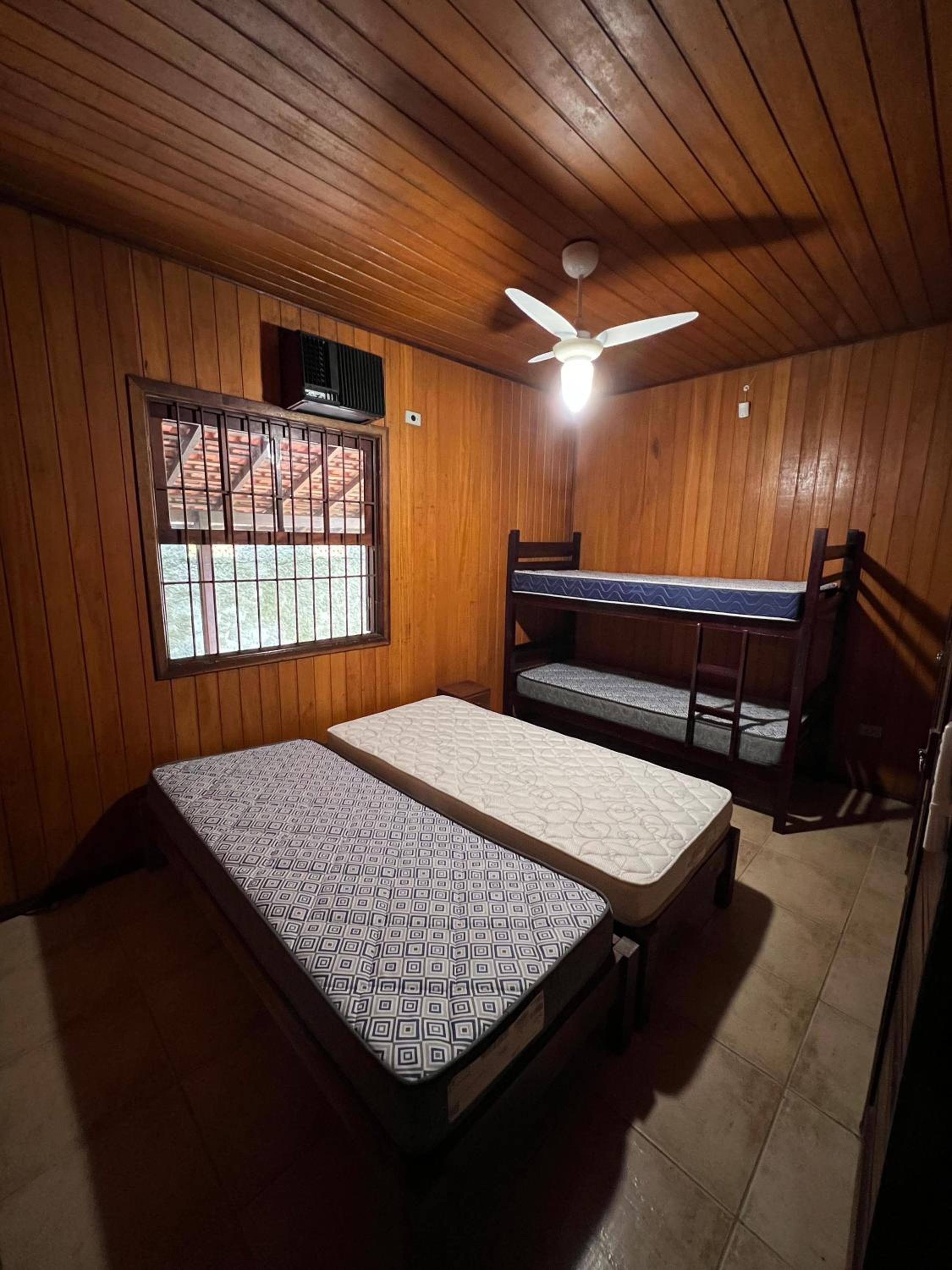 Casa a 250M da praia das Toninhas