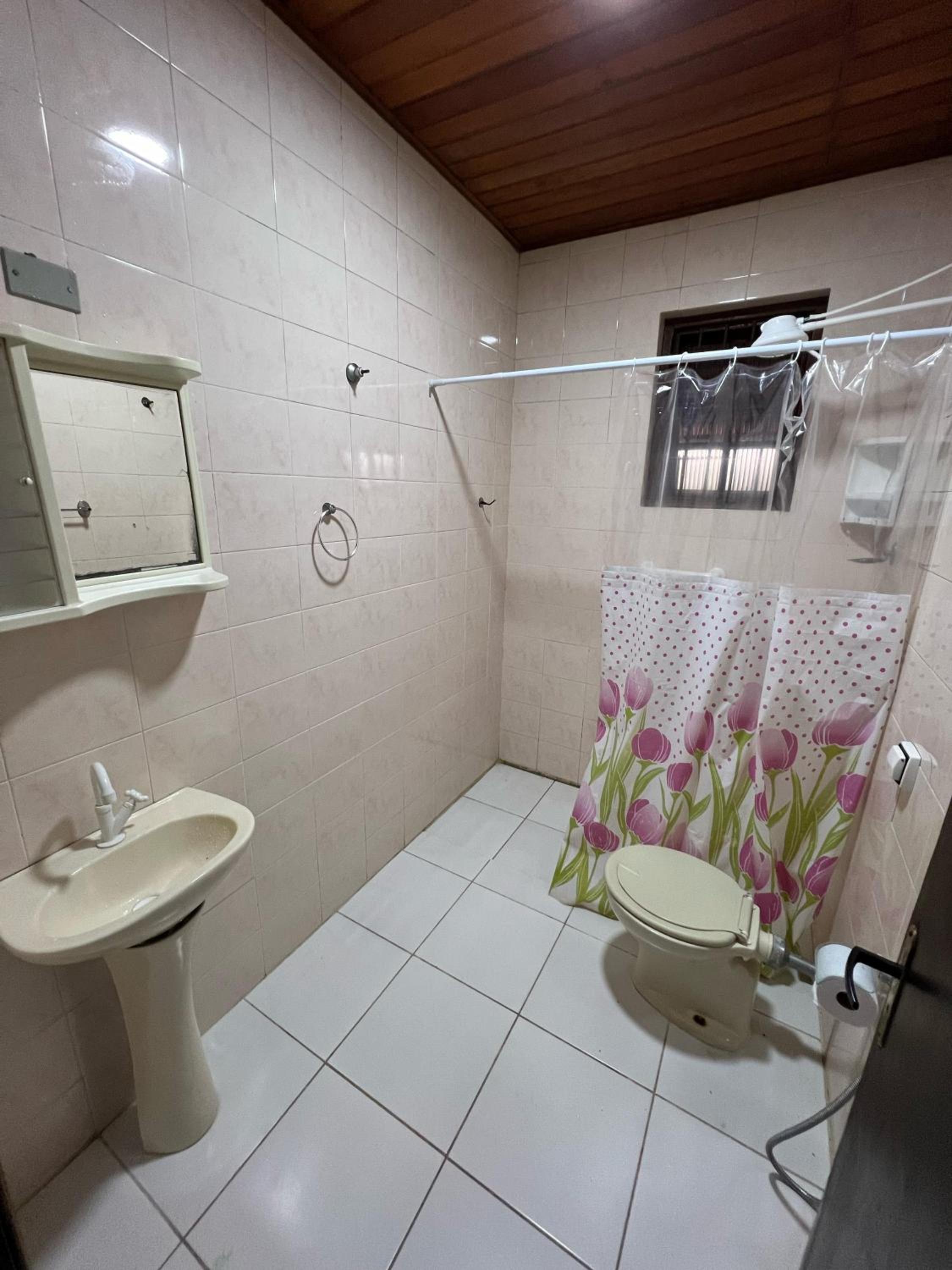 Casa a 250M da praia das Toninhas