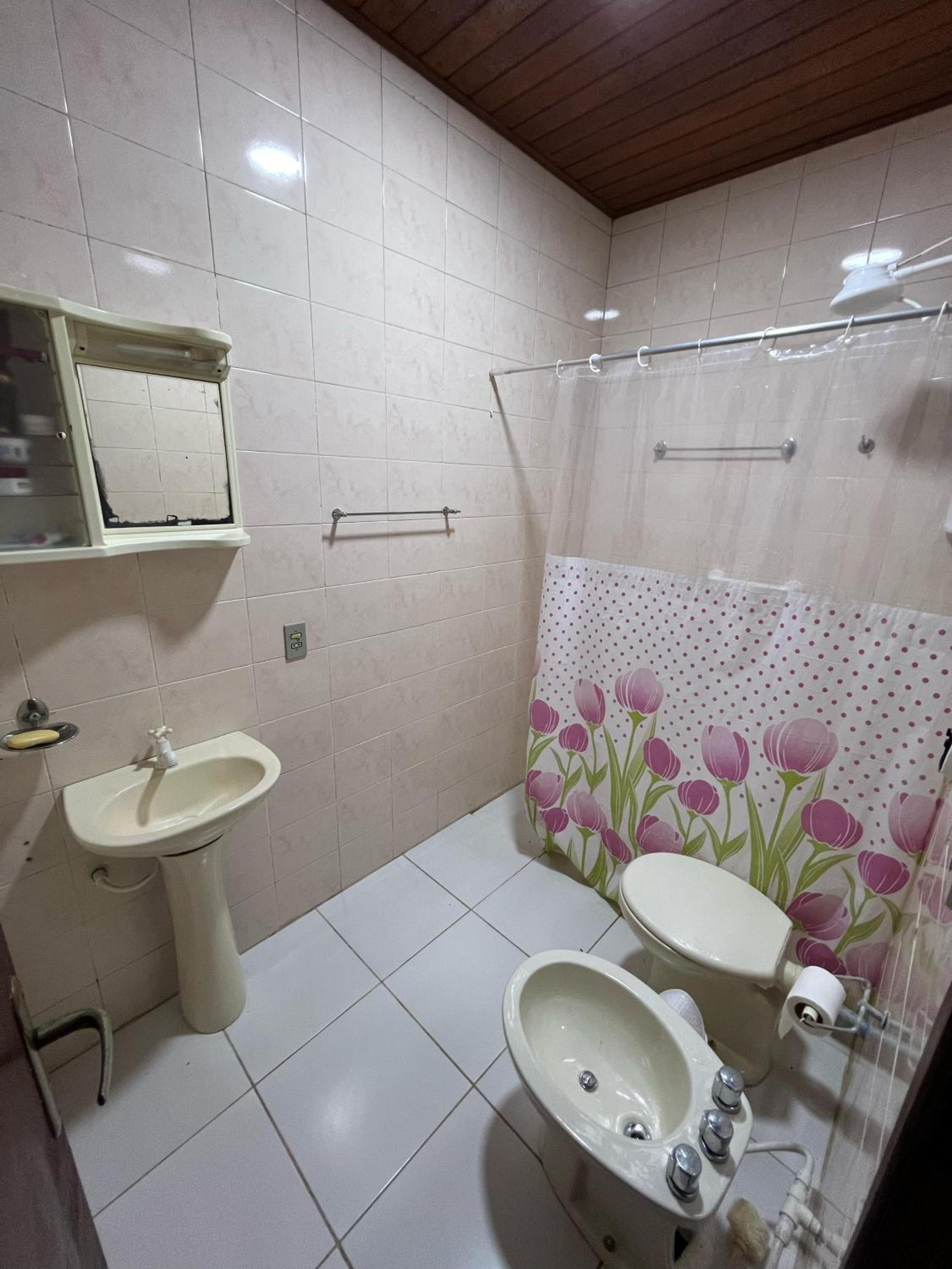 Casa a 250M da praia das Toninhas