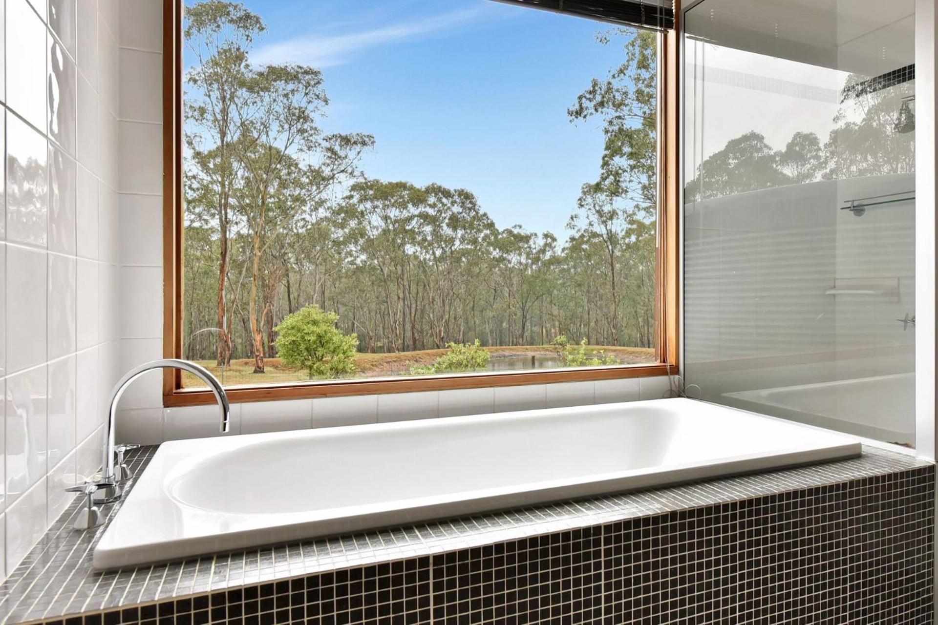 Wine, Dine and Relax - Central to Vineyards and Wedding Venues