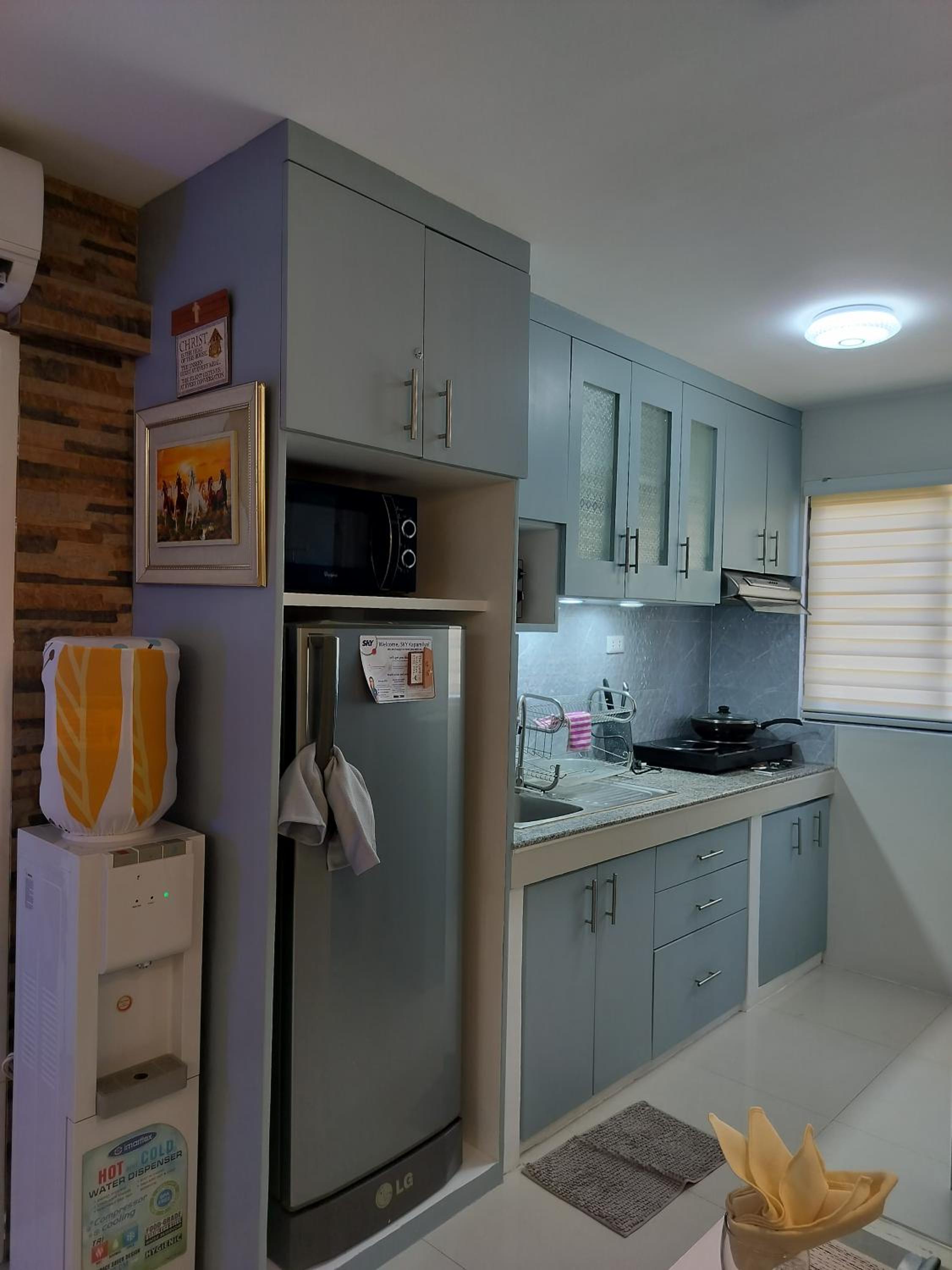 2Bedrooms fully furnished back SM Mall view 3