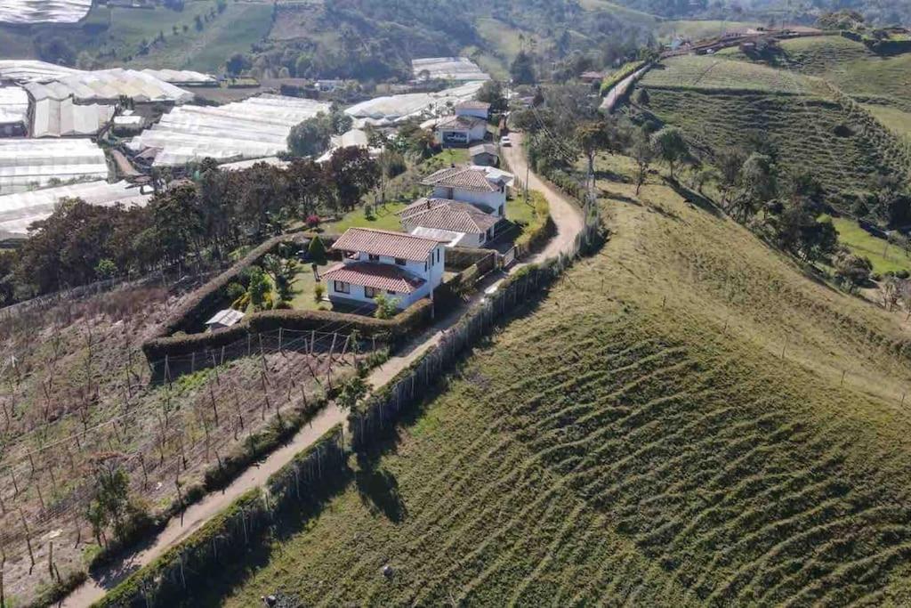 Finca Completa Carmen Viboral Naturaleza y Privacidad