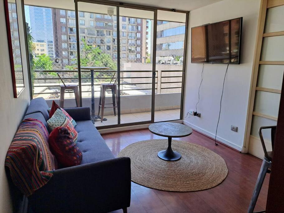Cercano a Costanera Center, bonito, central y comodo departamento para 2 personas