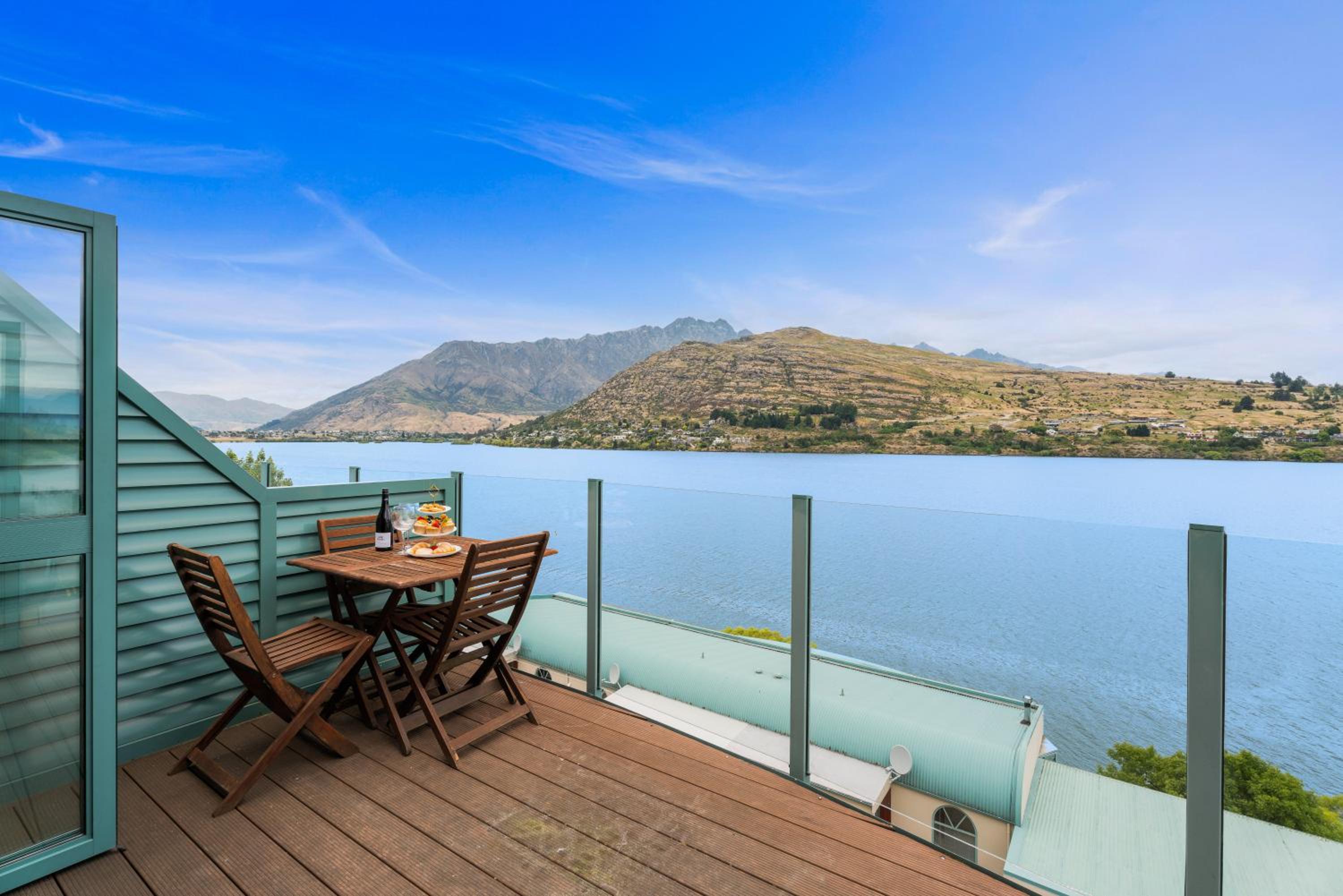 Charming Lakeside Apartment at Remarkables Retreat