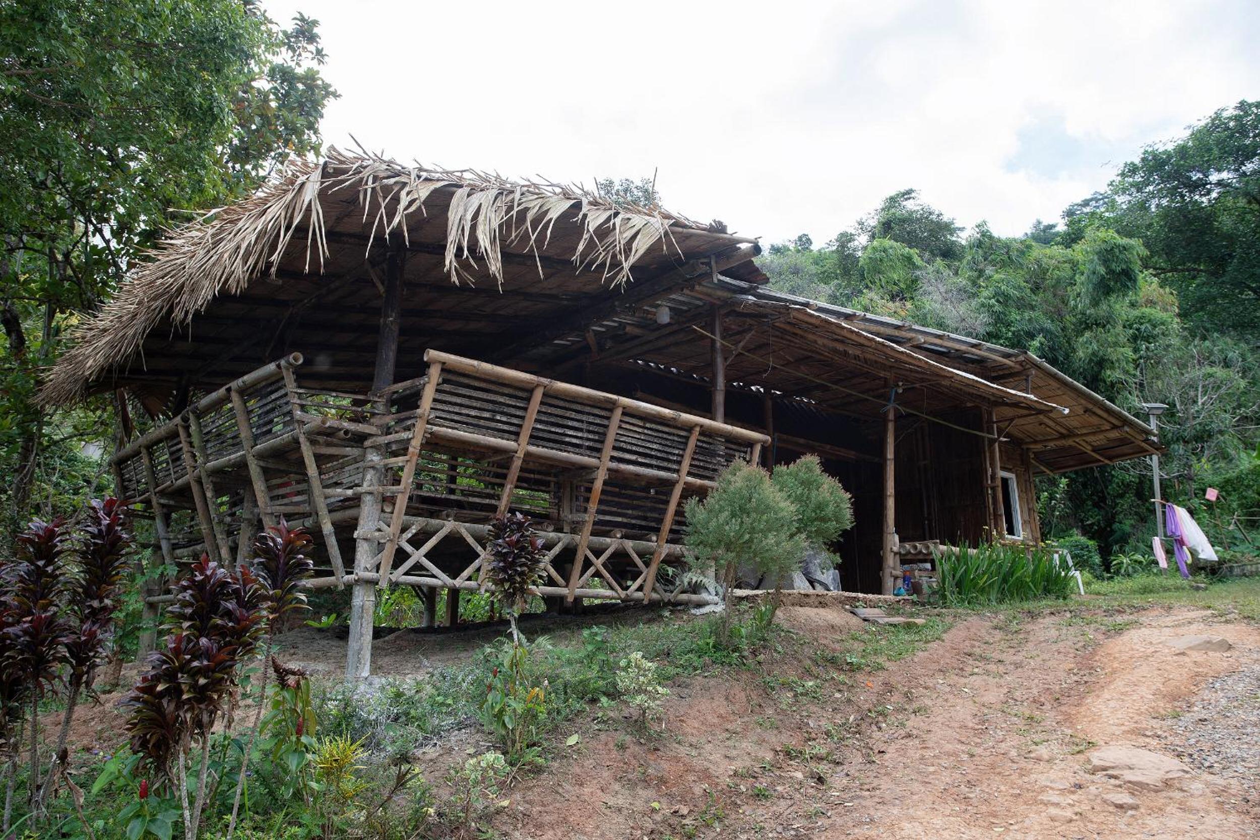 Khaokhopimphupha farmstay เขาค้อพิมภูผาฟาร์มสเตย์ ไม่มีไฟฟ้า น้ำจากน้ำตกธรรมชาติ Low cabon with Sustainability cares view 2