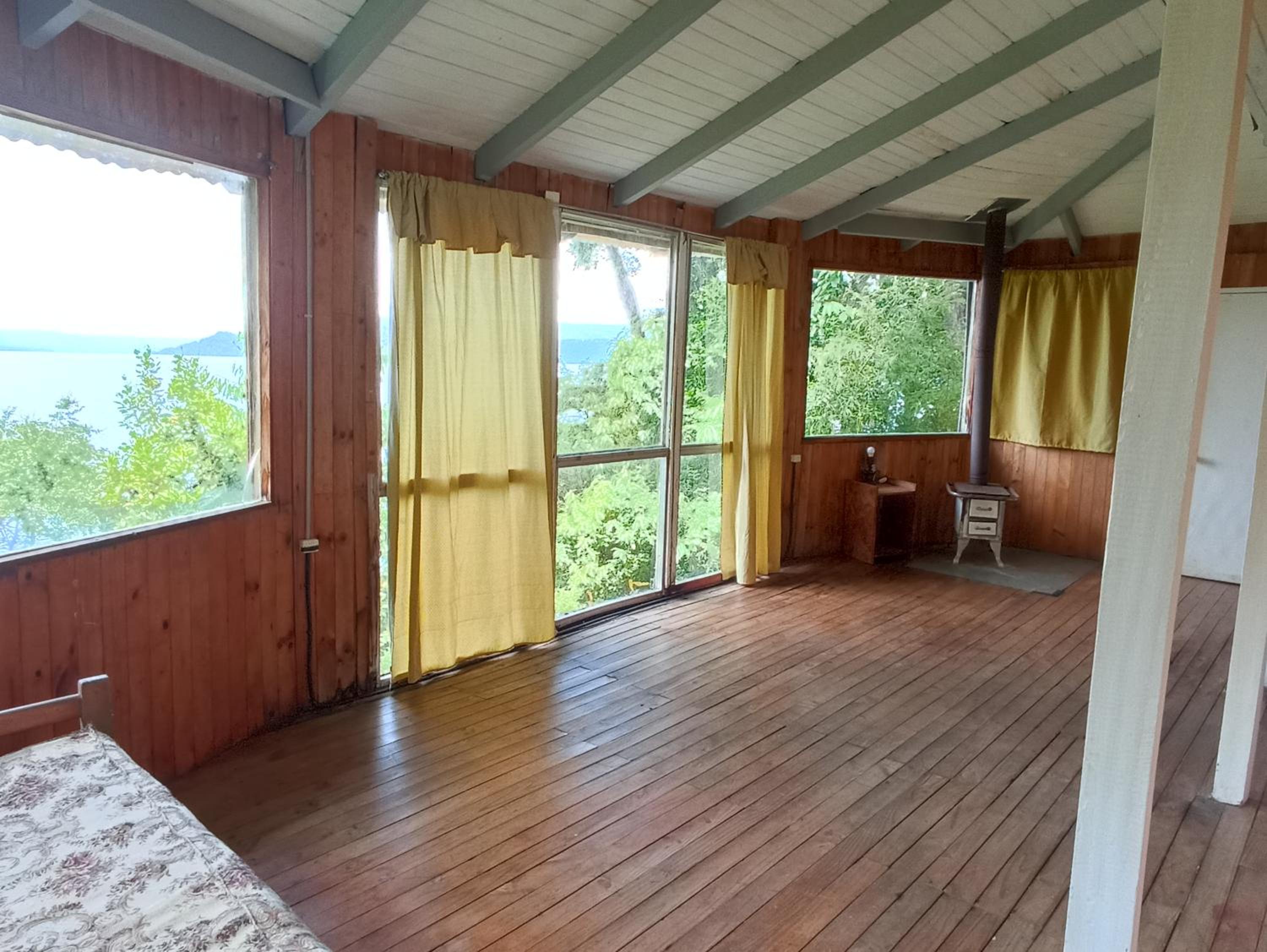 Gran casa a orillas del lago