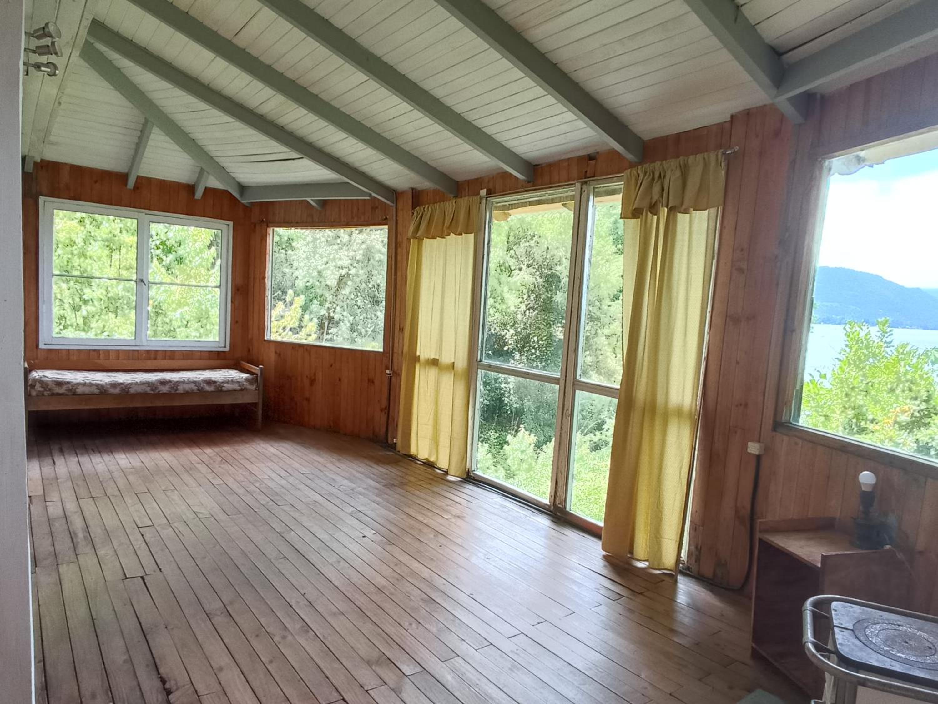 Gran casa a orillas del lago