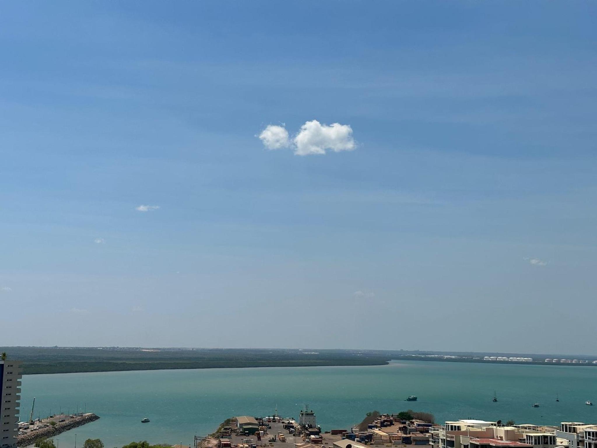 Pandanas Apt 5 15th fl Darwin CBD Harbor views