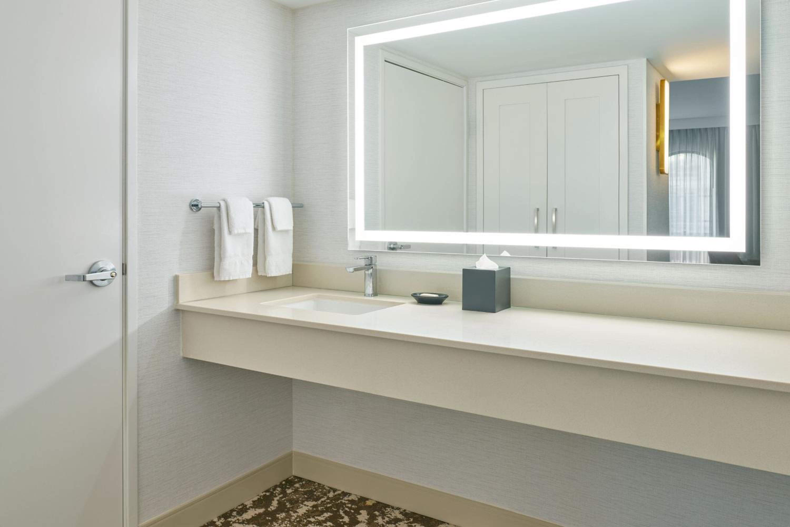Courtyard by Marriott Los Angeles Pasadena Old Town - Property Image 45