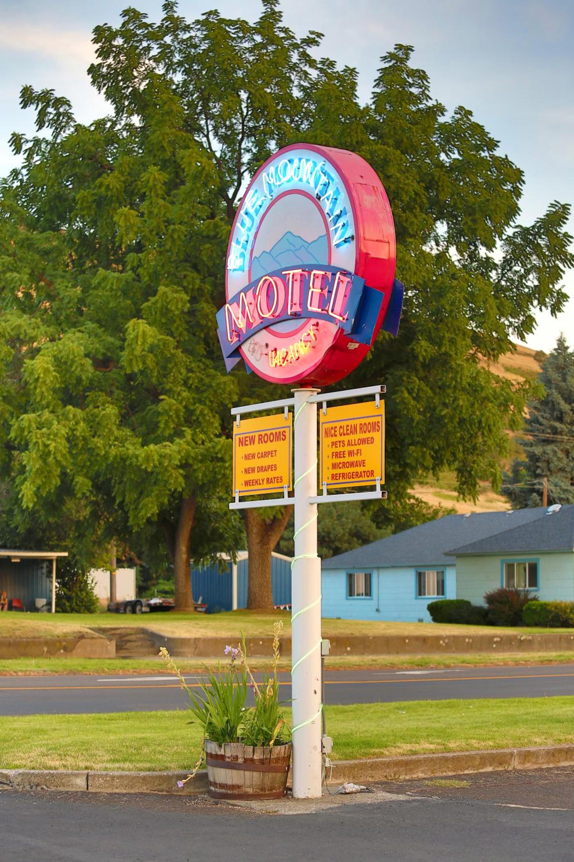 Blue Mountain Motel view 2