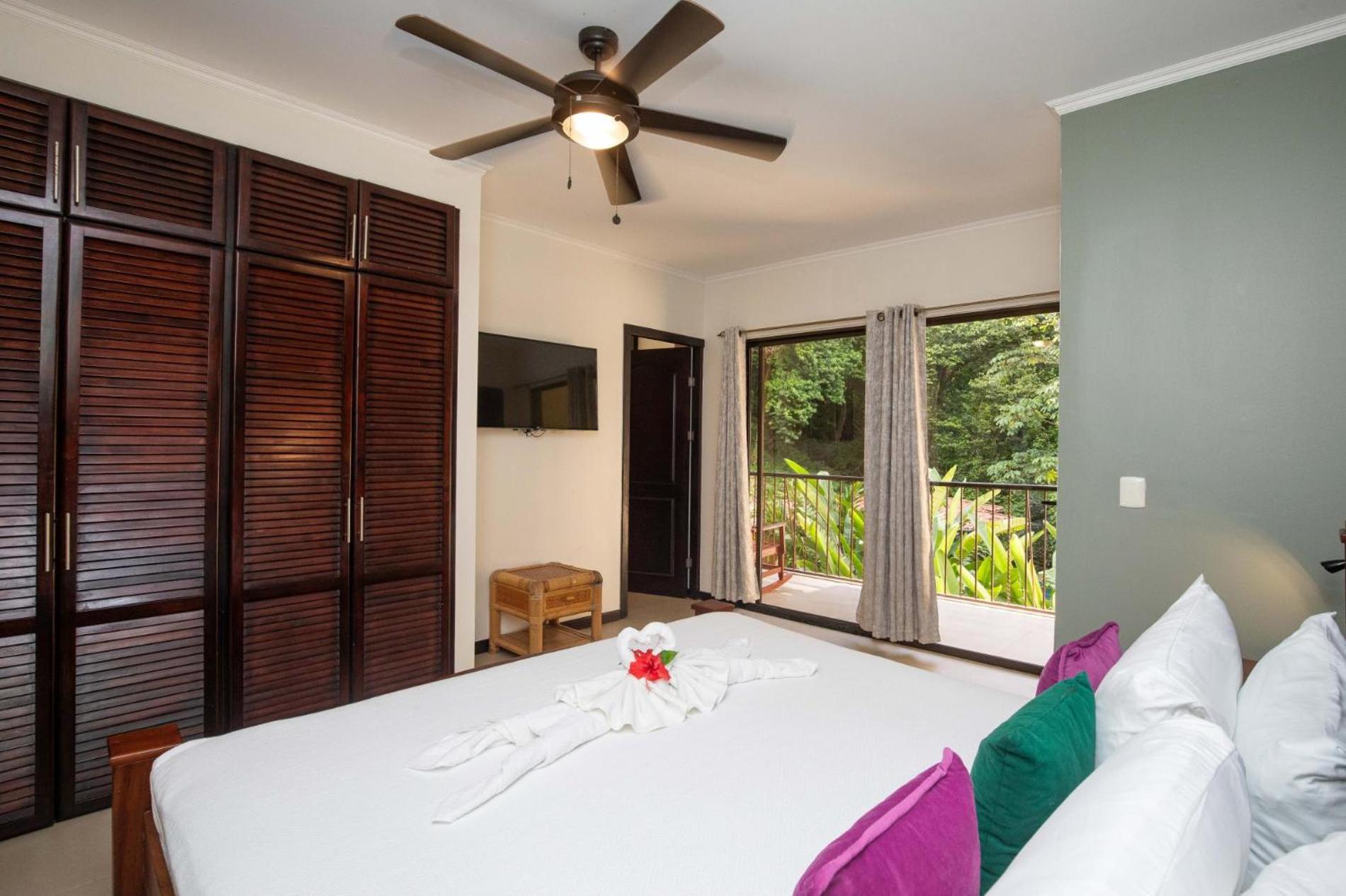 Renovated Casa Heron 3BR Private Pool near MA