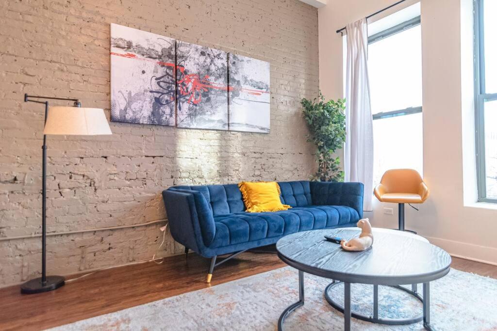 Chicago Vacations - McCormick Place 420 friendly 3BR/2BA with Optional parking for up to 8 guests - Property Image 5