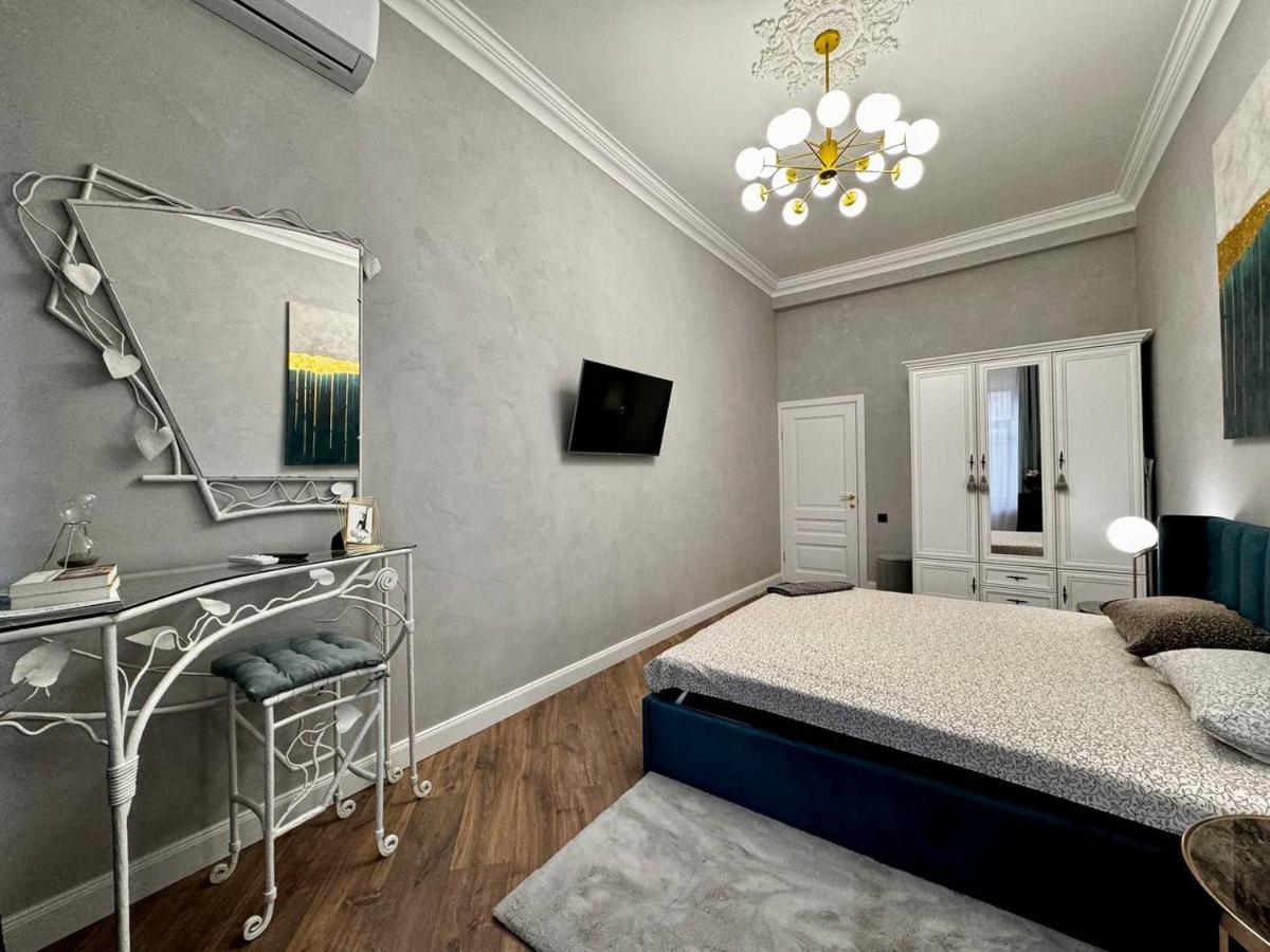 Deribasivska 10 Luxury Apartment view 2