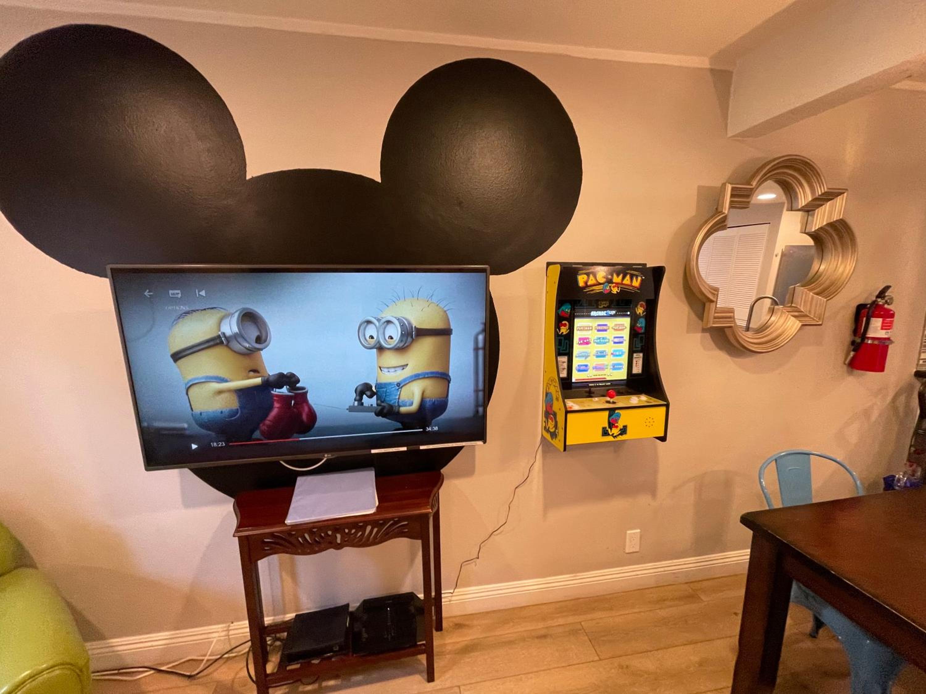 Orange County/Anaheim Vacations - MAGICAL Xcape, POOLS-SPA, WALK 2 DISNEY, CENTRAL AC-HEAT, FULLY EQUIPPED, 2 FREE PARKING SPACES, OWNER MGMT - Property Image 45