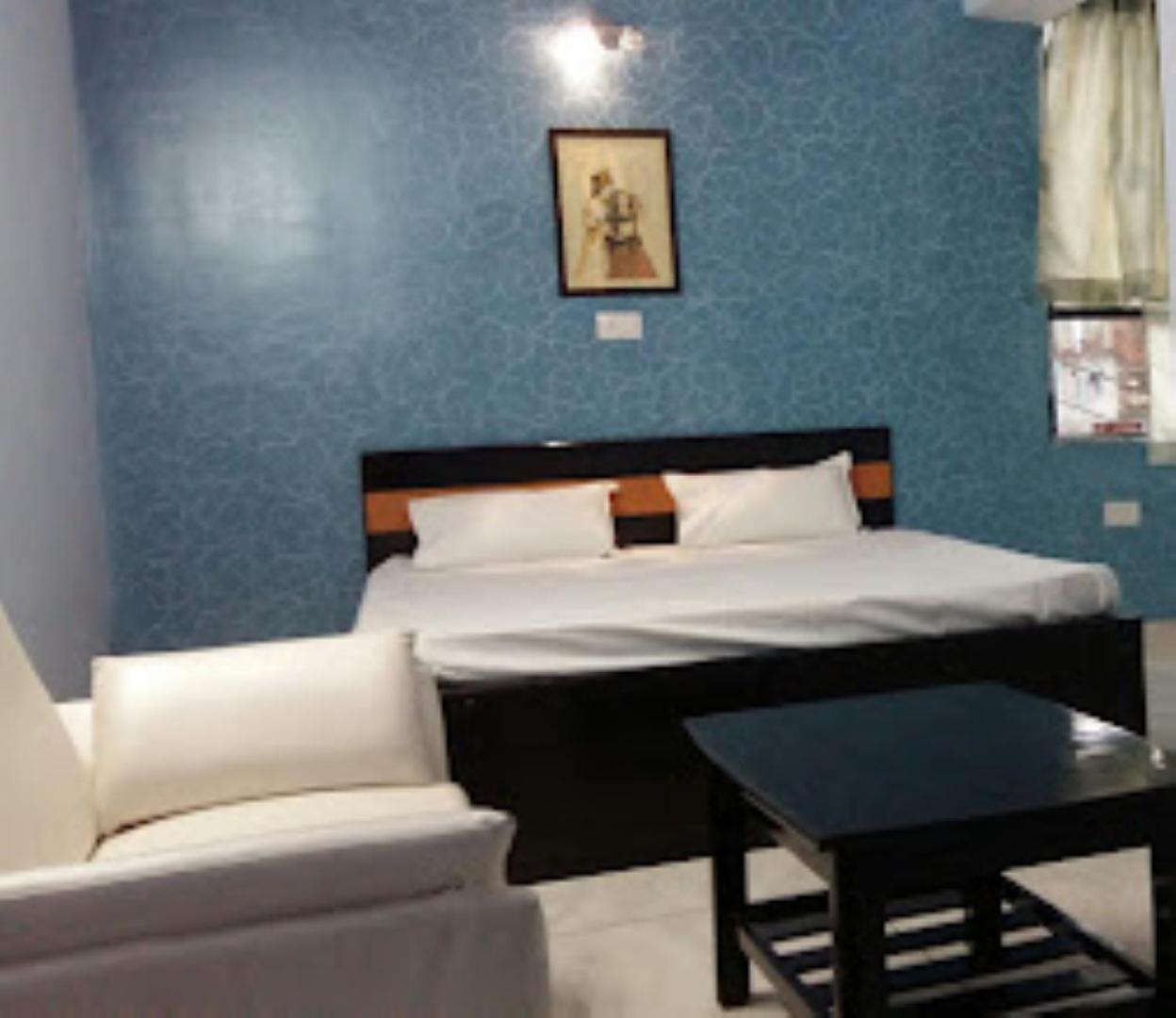 Hotel Golden Leaf , Sagar