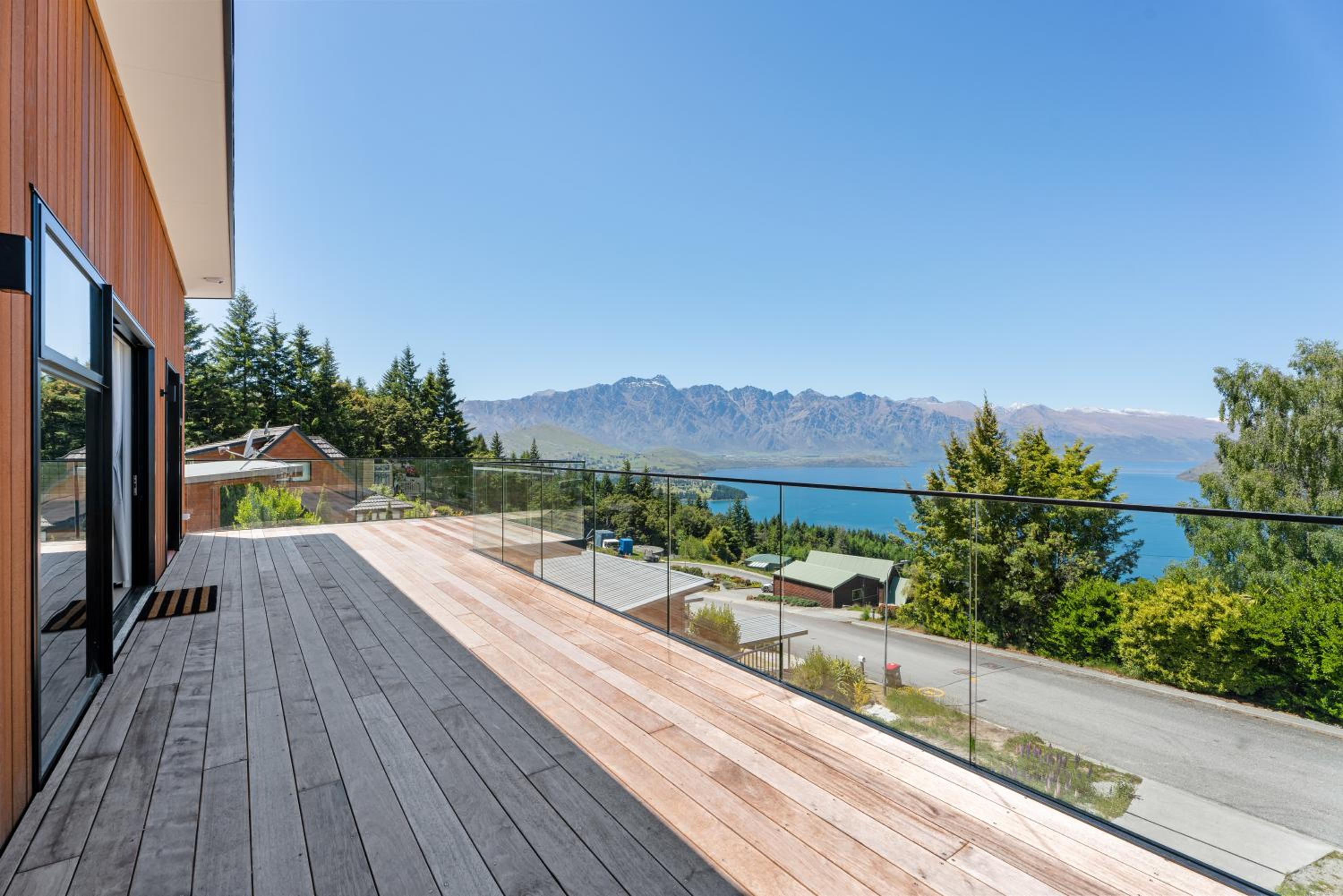 Modern, Plush & Picturesque - Wynyard Top view 3