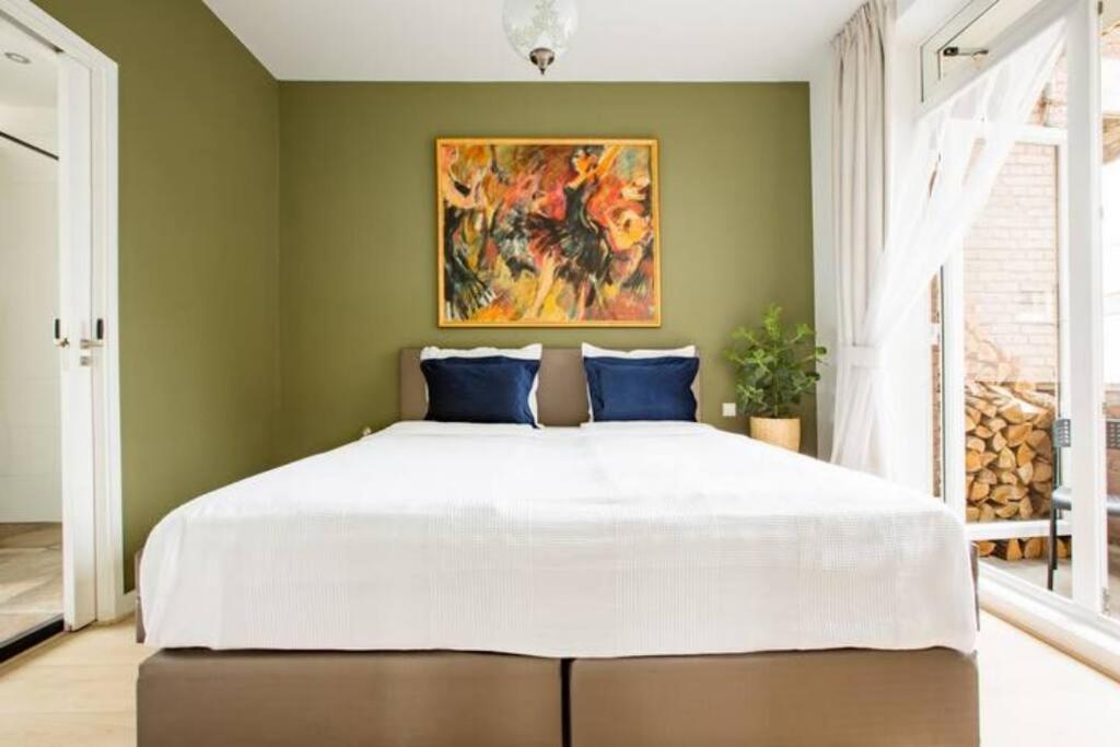 Luxury apartment within 30 meters of the harbour Scheveningen view 2